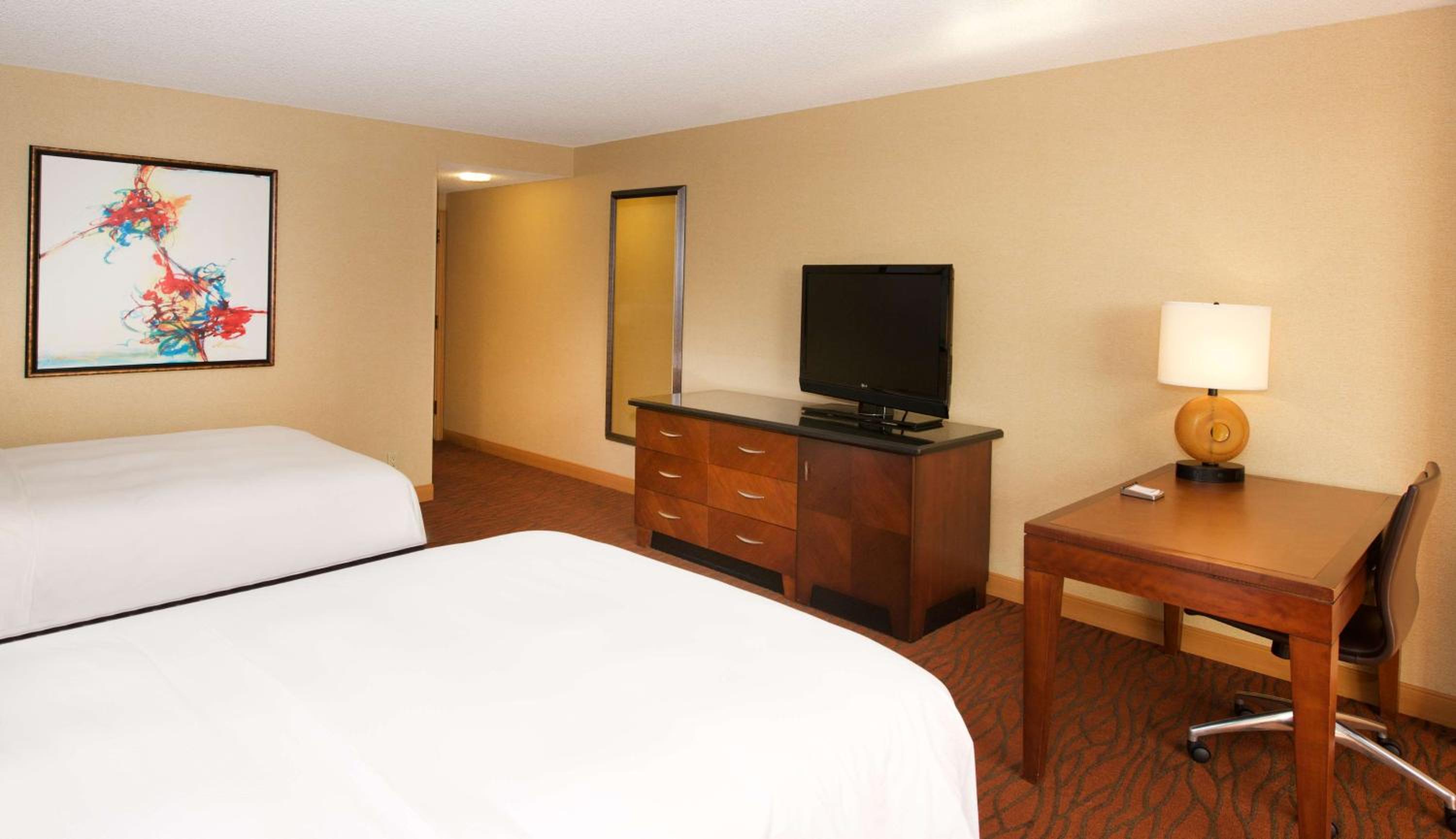 Queen Room with Two Queen Beds - Photo 3