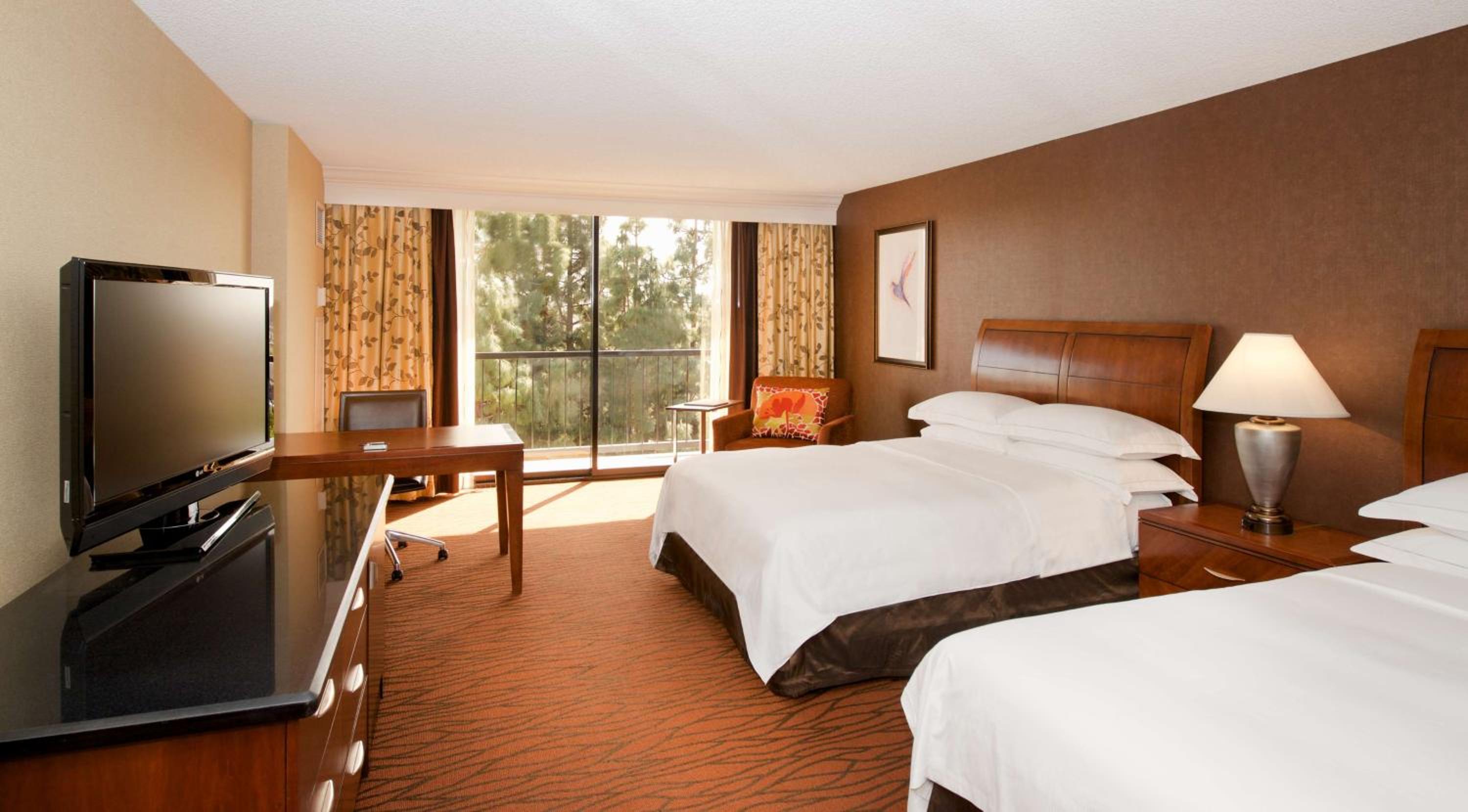 Queen Room with Two Queen Beds - Photo 2