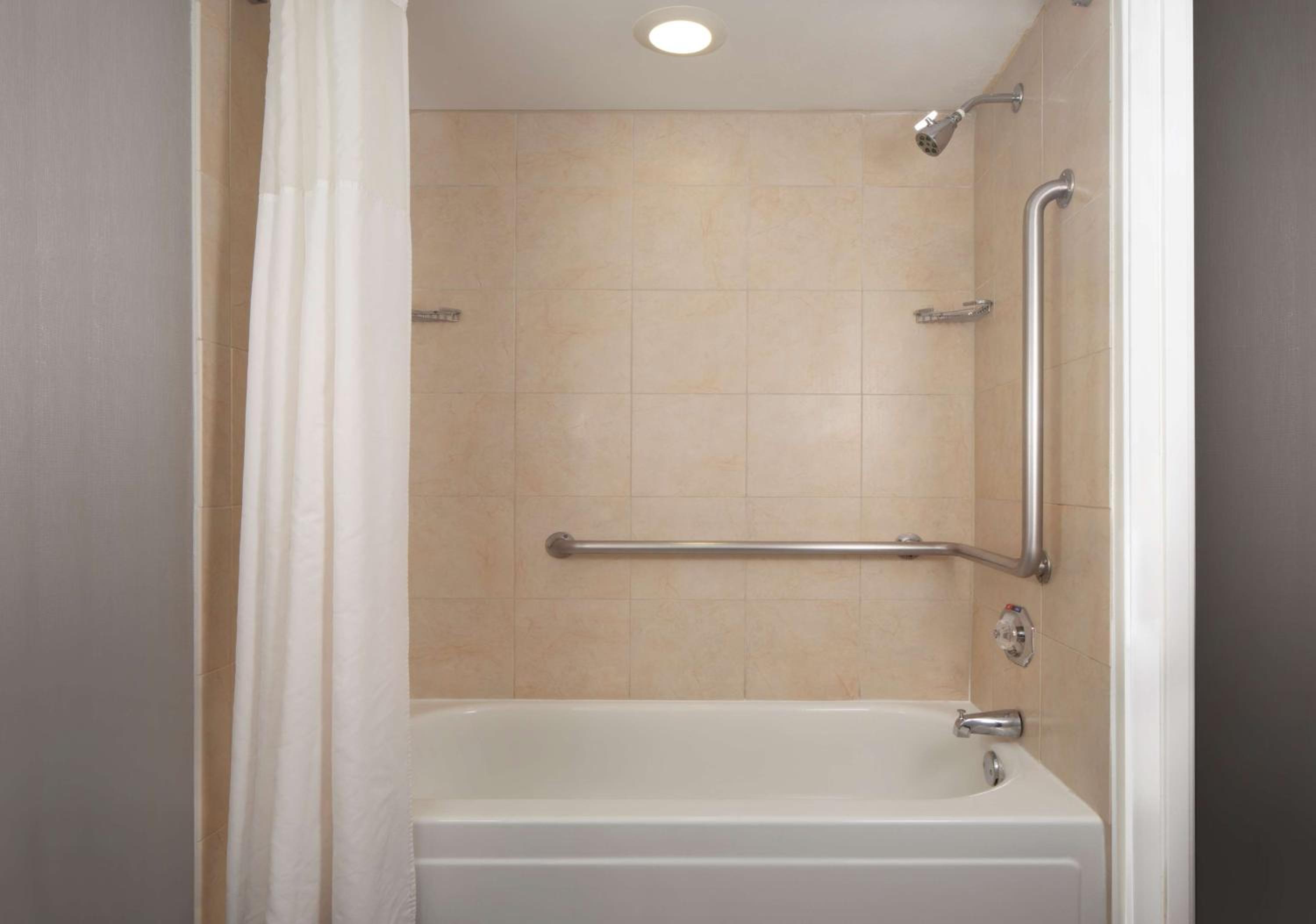 King Room with Bath Tub - Hearing Accessible/Non-Smoking - Photo 6