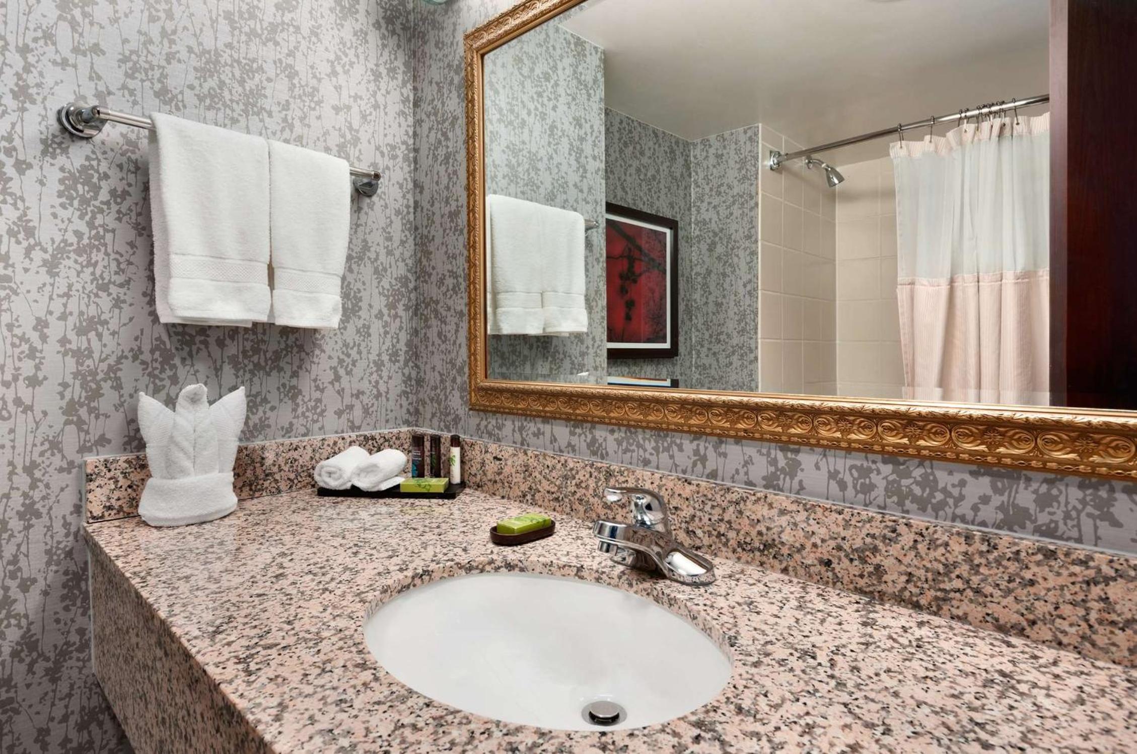 Double Suite with Two Double Beds - Non-Smoking - Photo 6