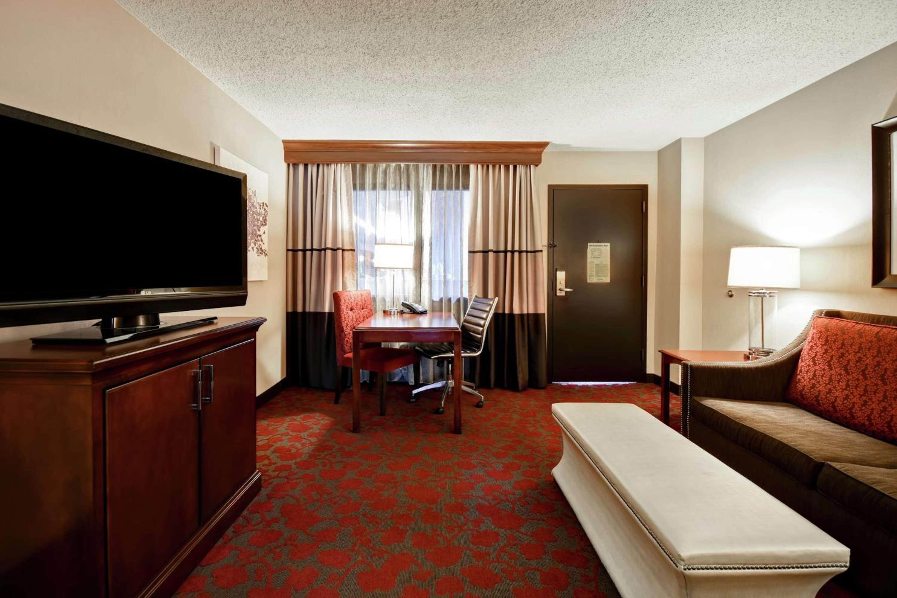 Double Suite with Two Double Beds - Non-Smoking - Photo 2