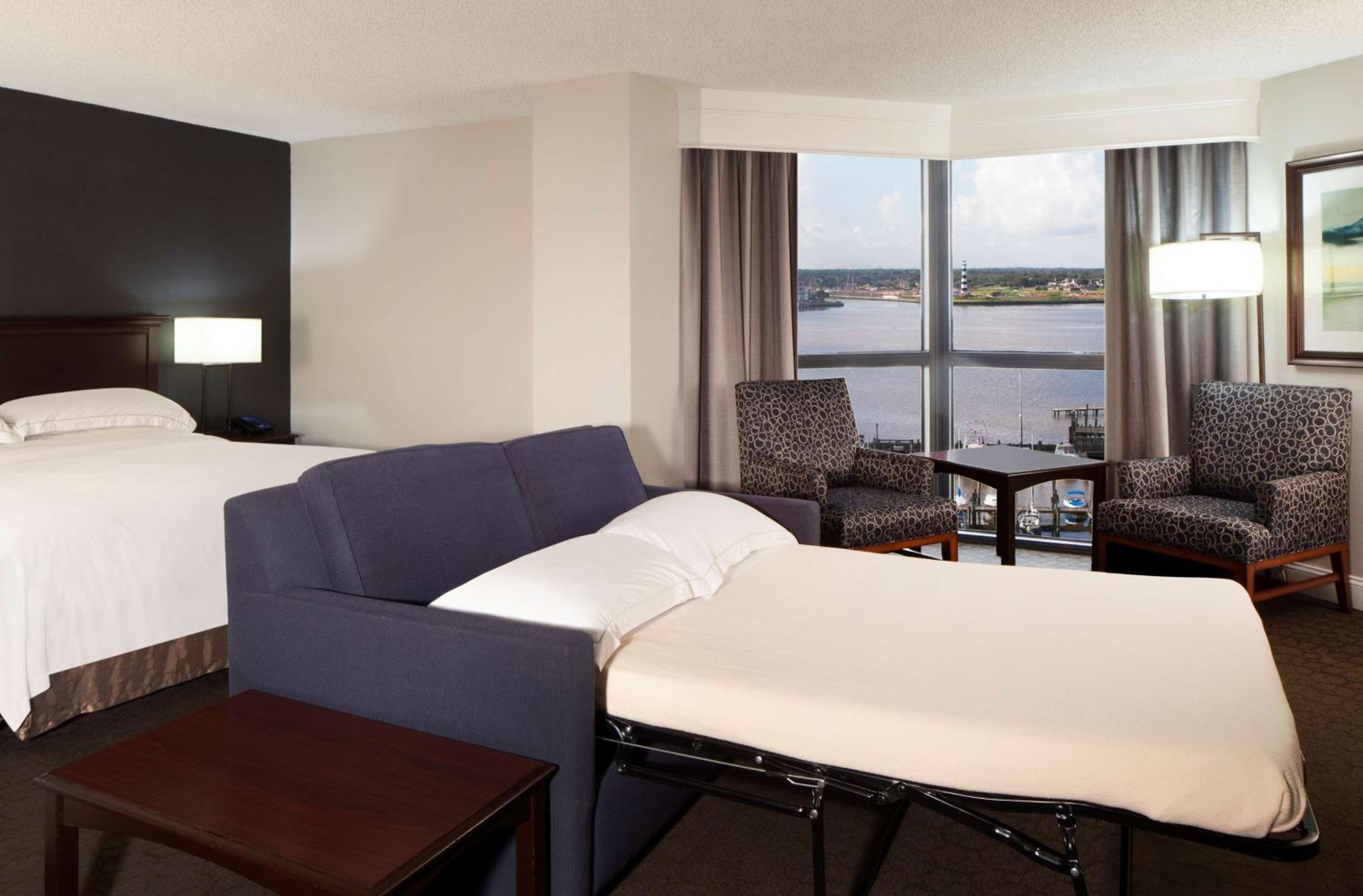 King Room with Pool View - Photo 4