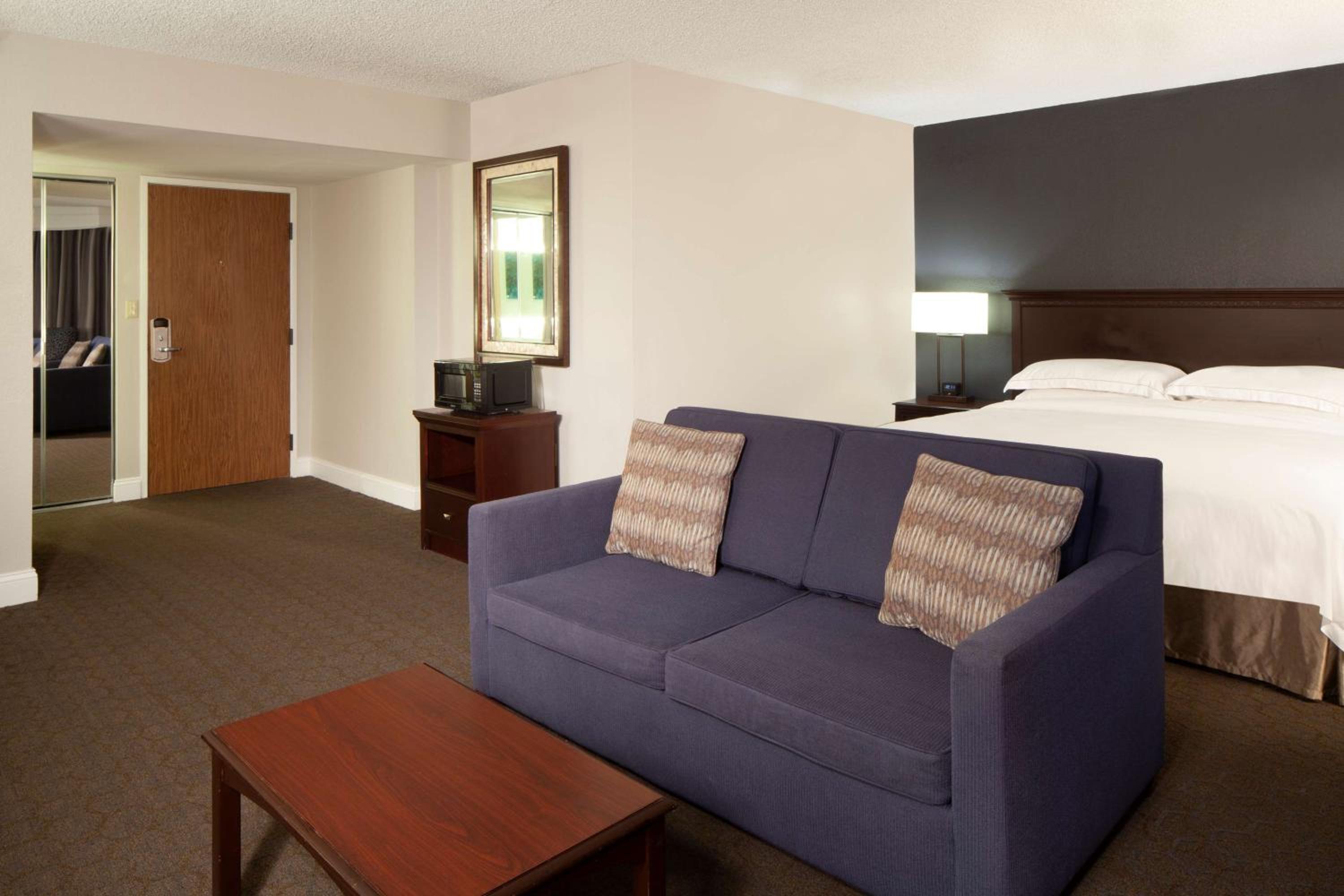 King Room with Pool View - Photo 2