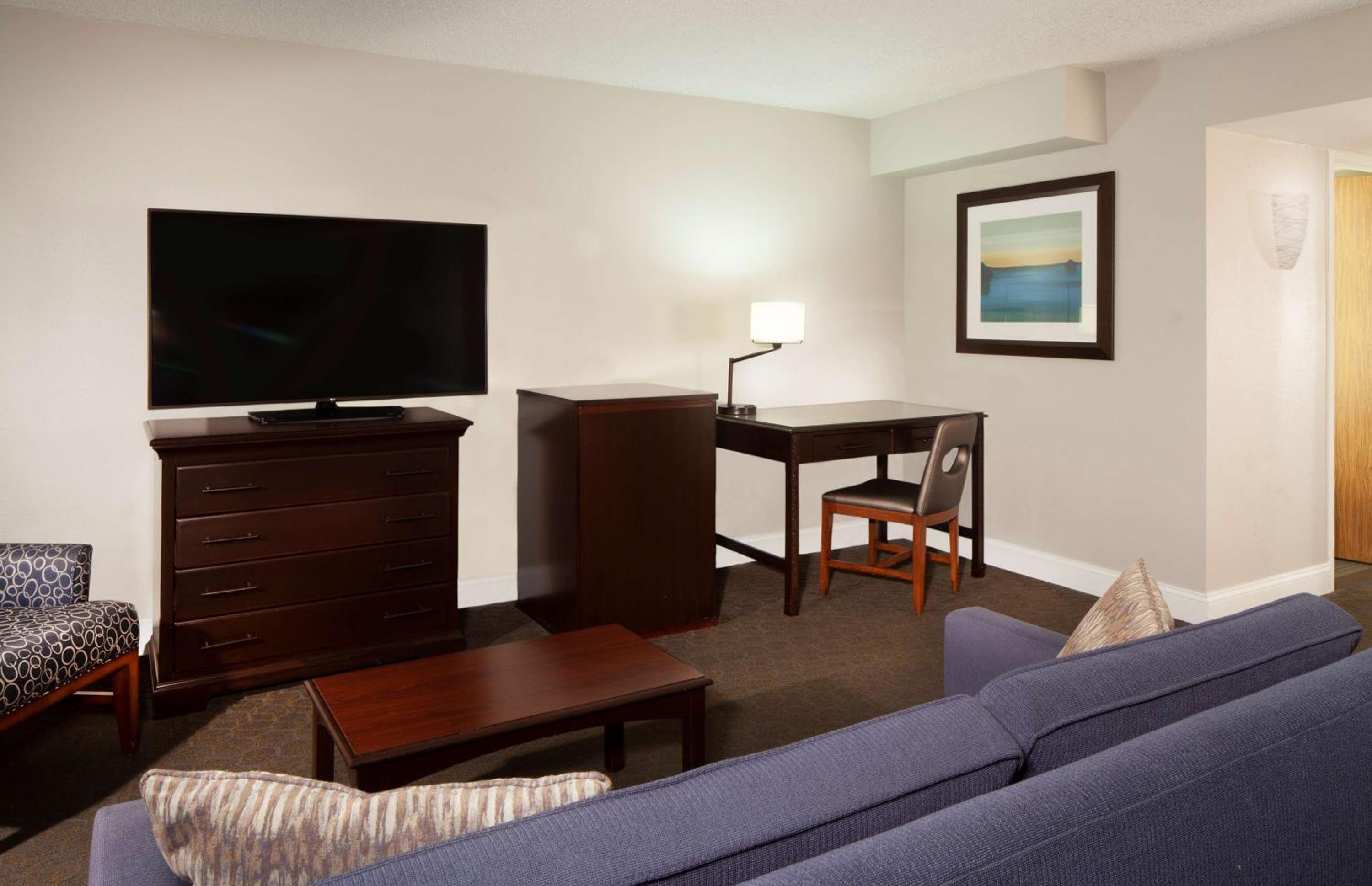 King Room with Pool View - Photo 8