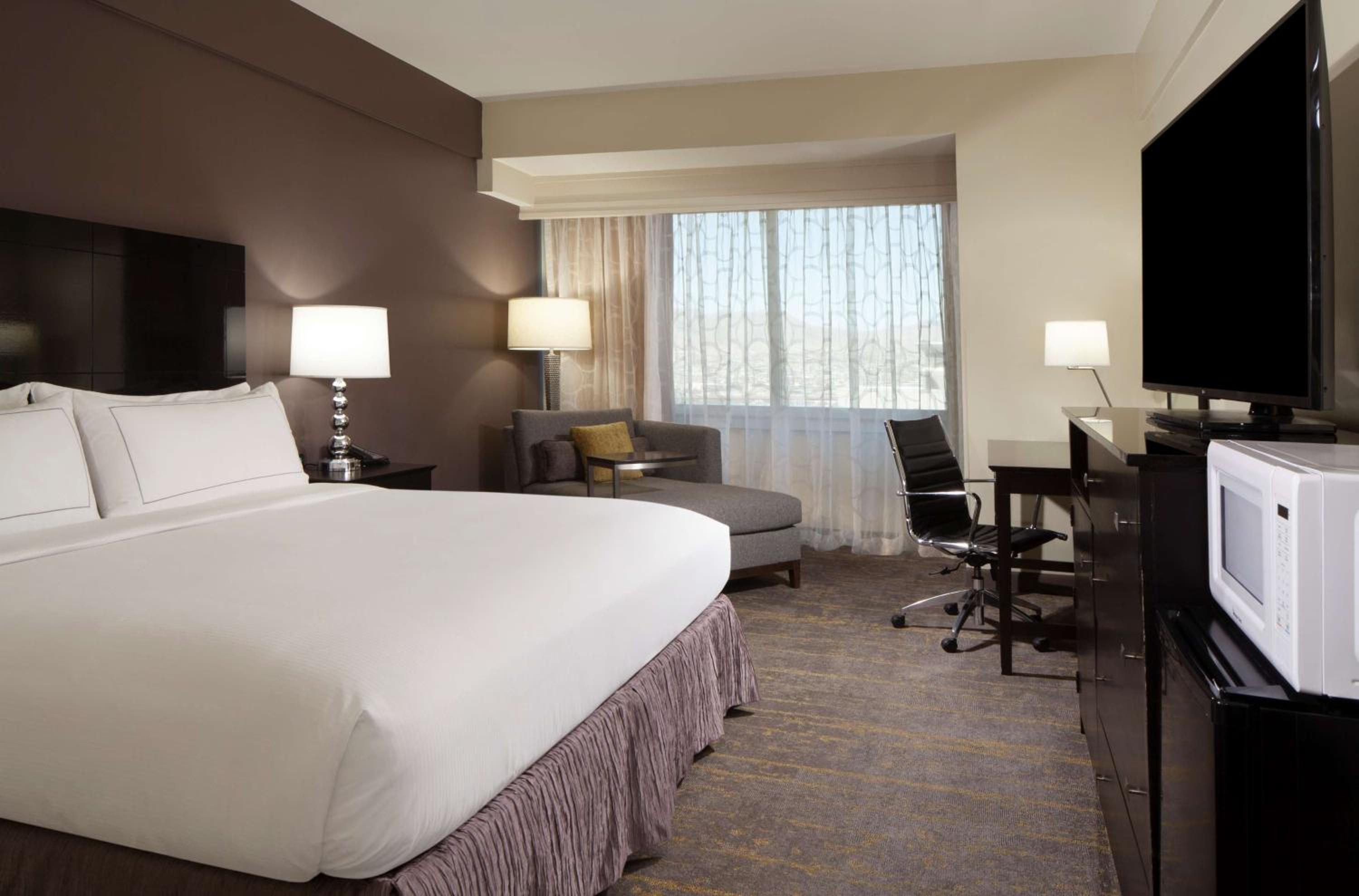 Deluxe King Room - Photo 1
