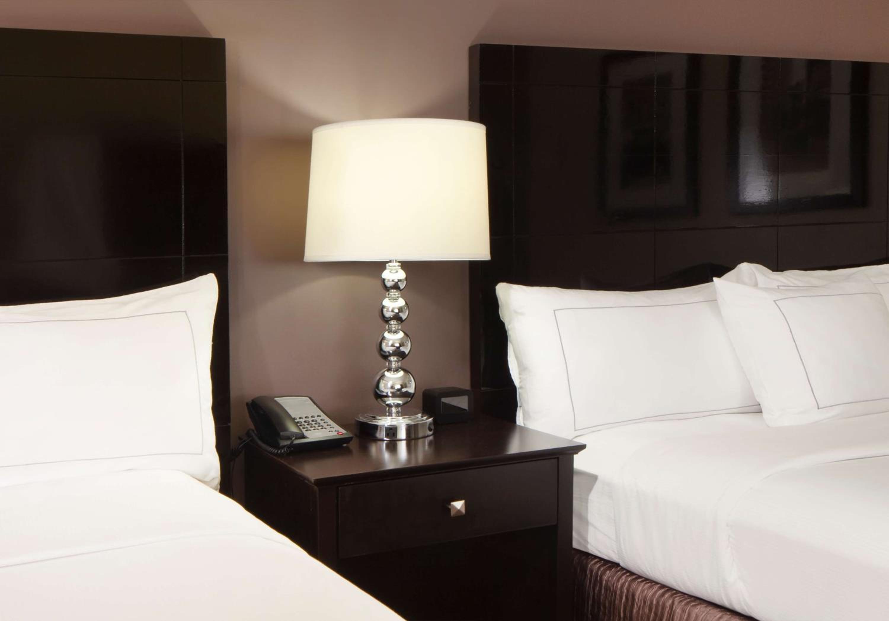 Queen Room with Two Queen Beds - Photo 2
