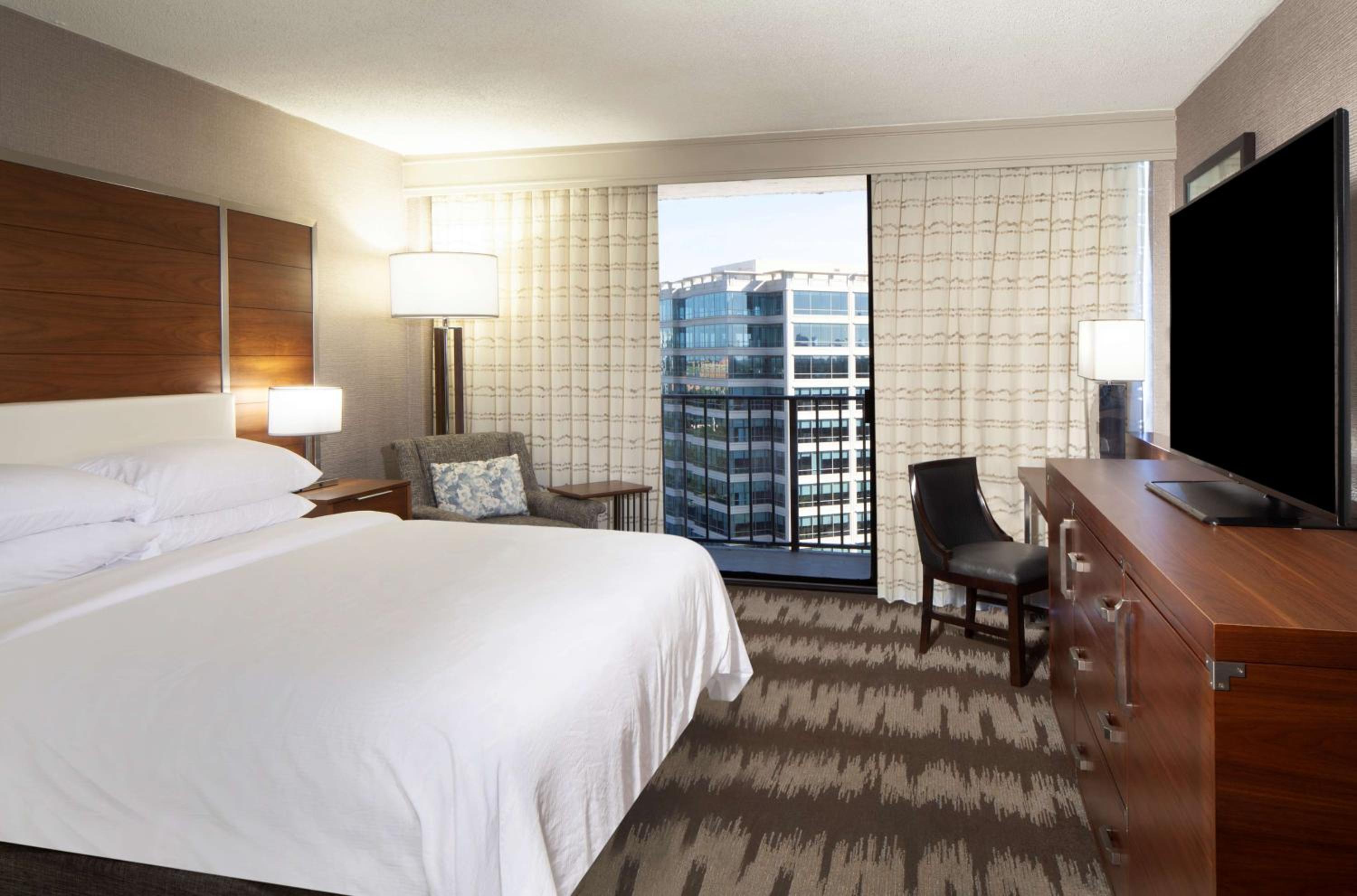 Deluxe King Room - High Floor - Photo 1