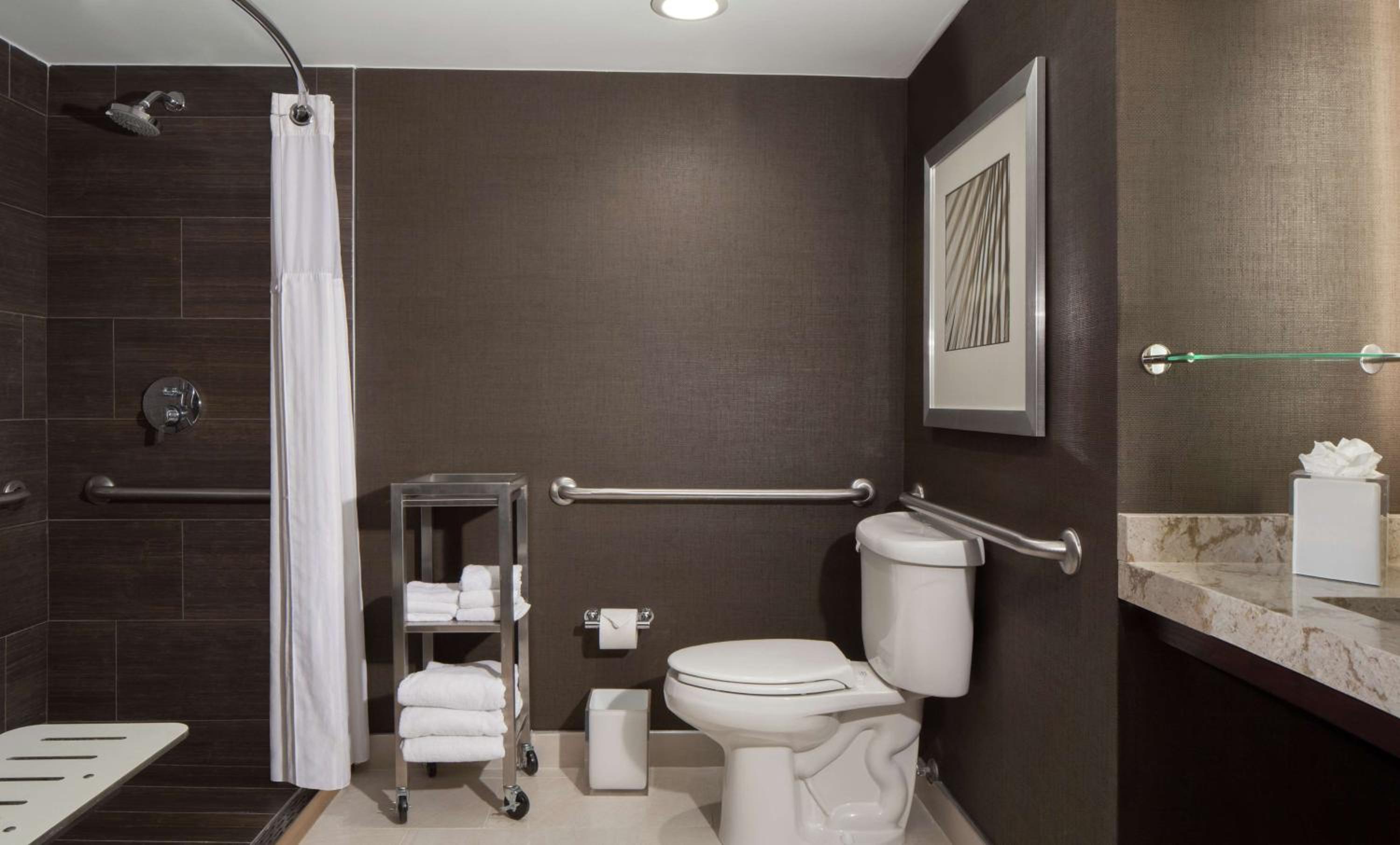 King Room - Hearing Access - Photo 9