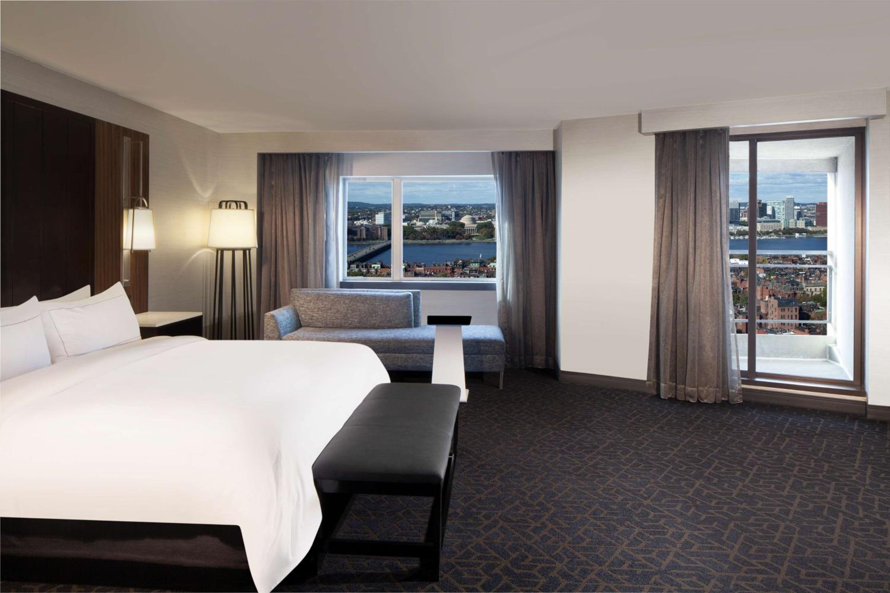 Corner King Room with River View - High Floor