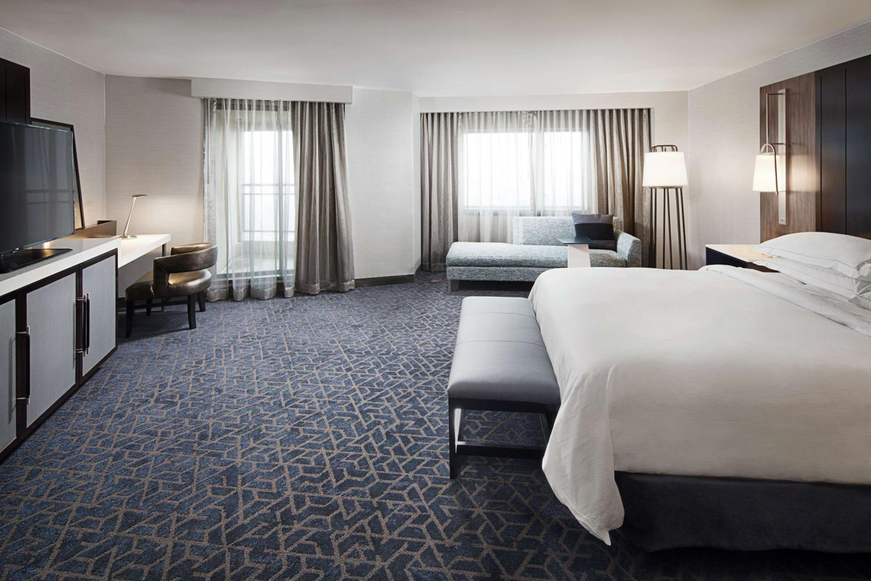 Superior King Corner Room