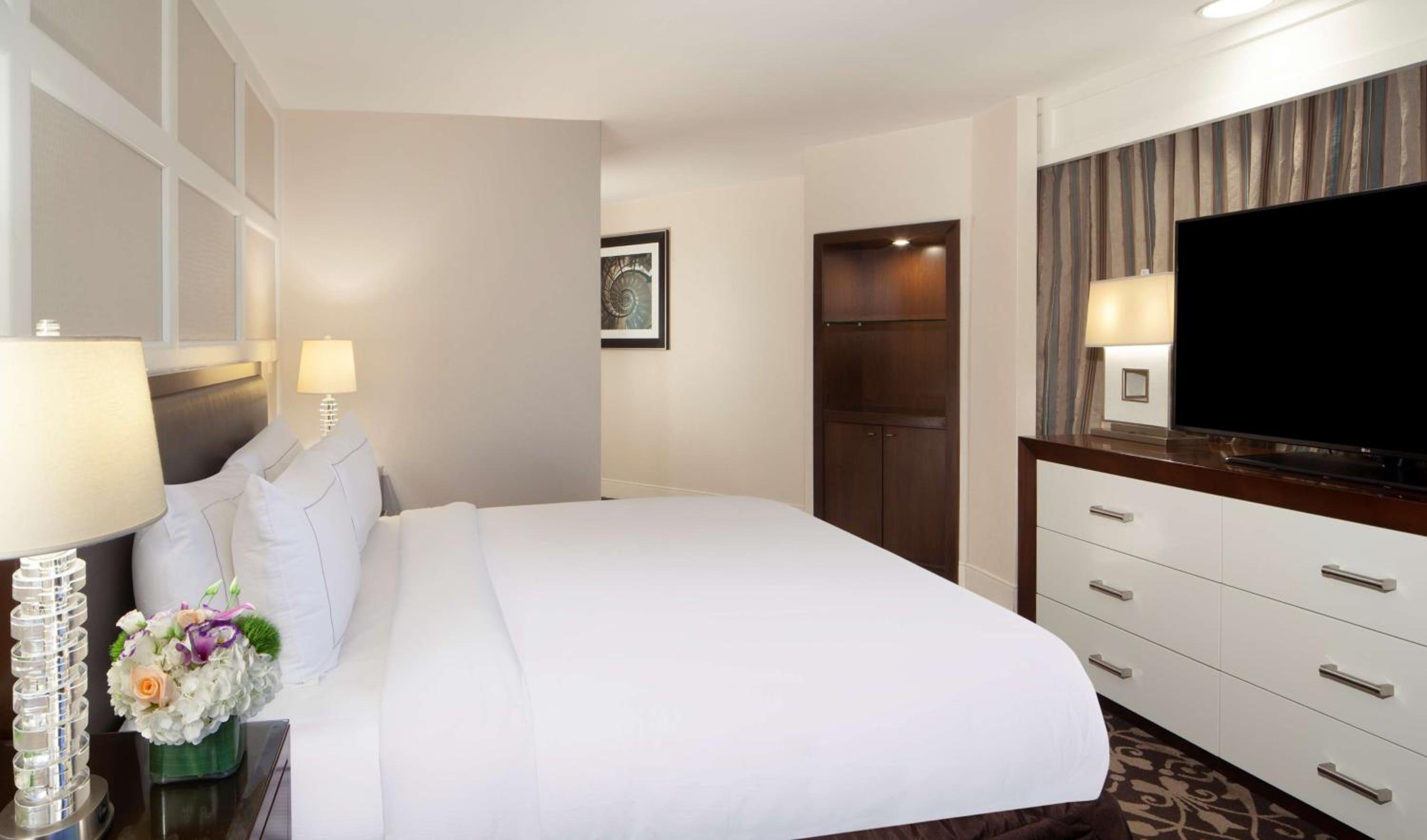 King Room with Panoramic View - Photo 3