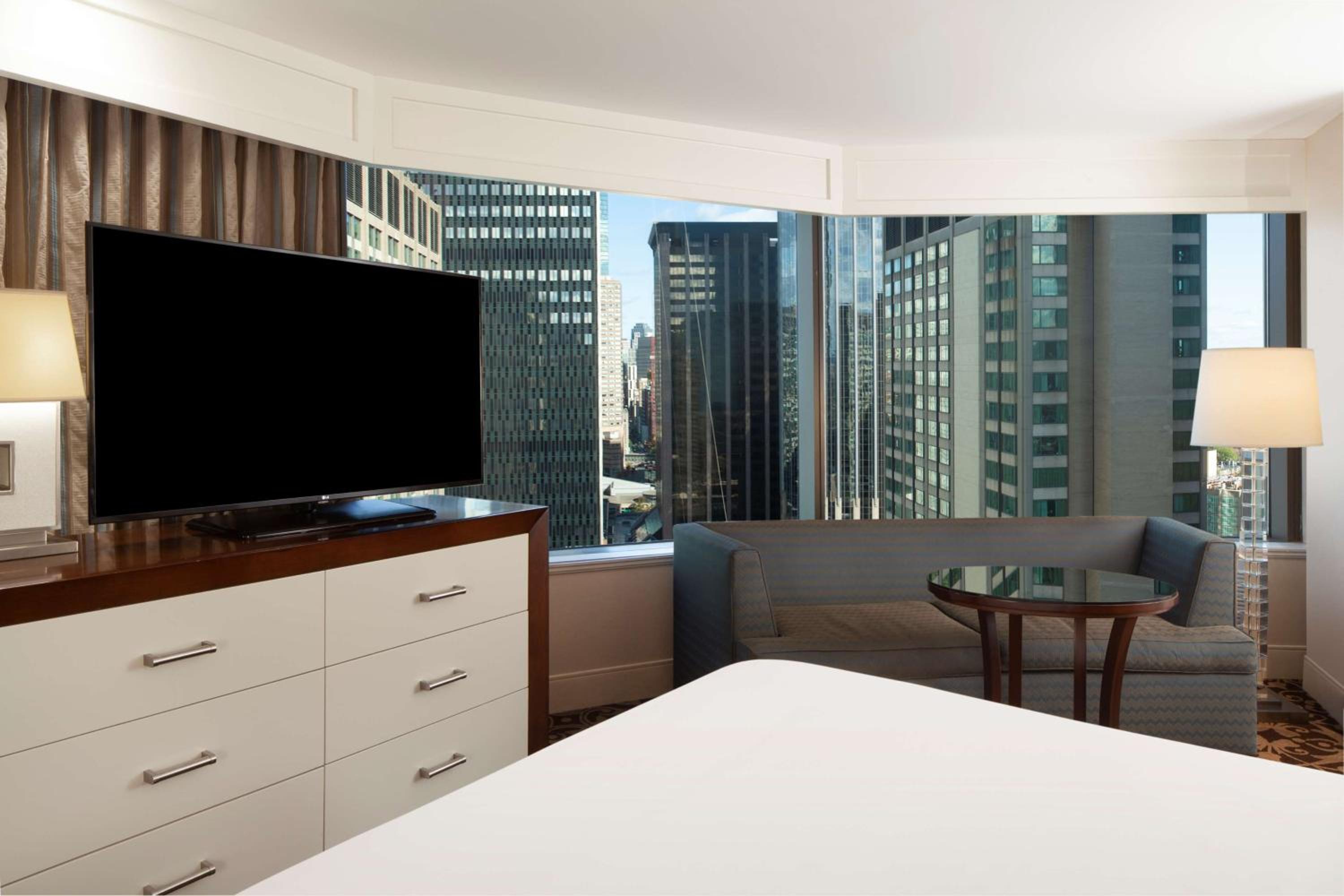 King Room with Panoramic View - Photo 4