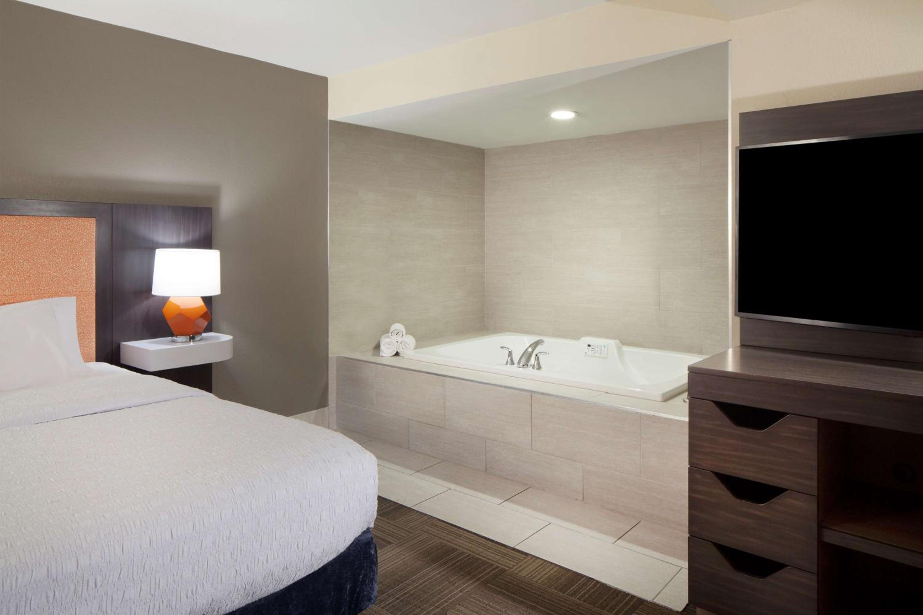 King Studio with Spa Bath - Non-Smoking - Photo 3