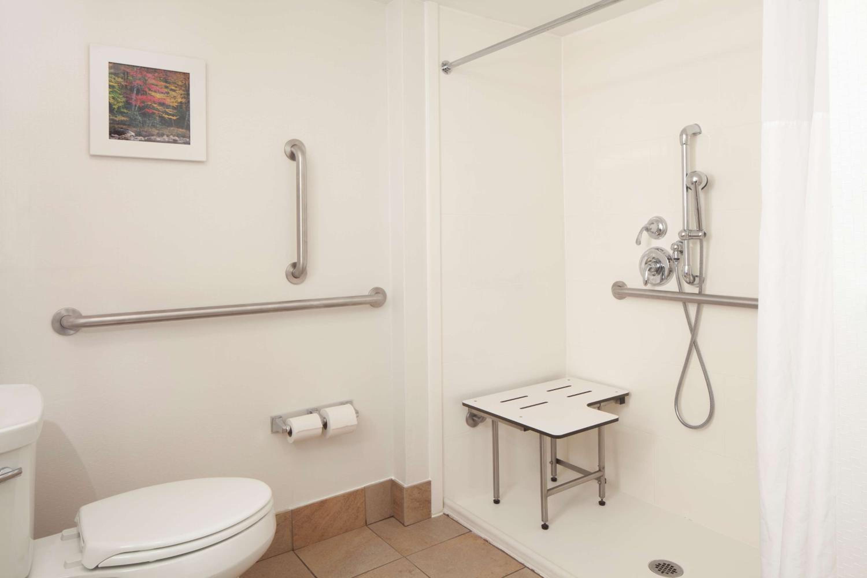 King Studio - Hearing Accessible  - Photo 4