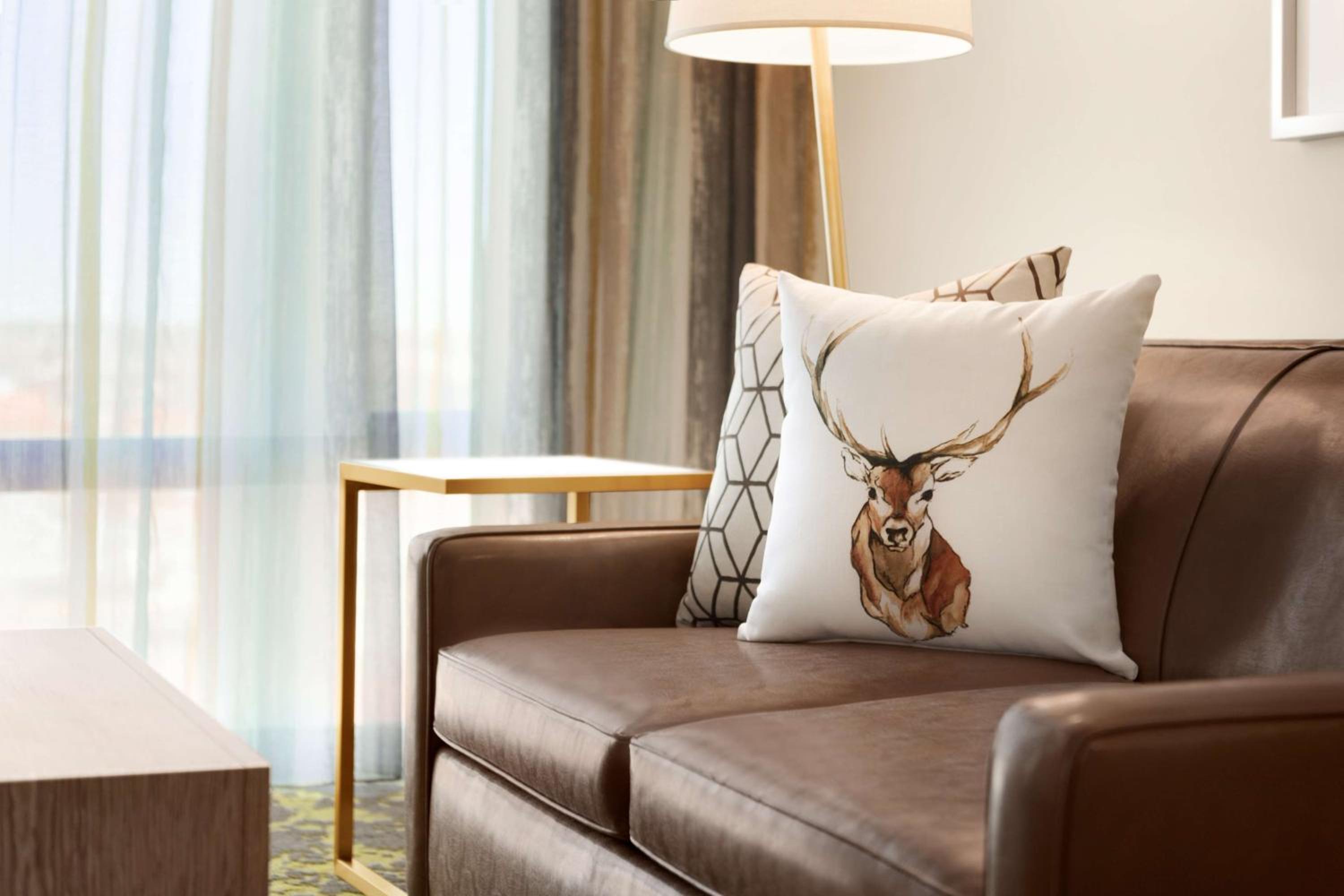 Corner Queen Suite