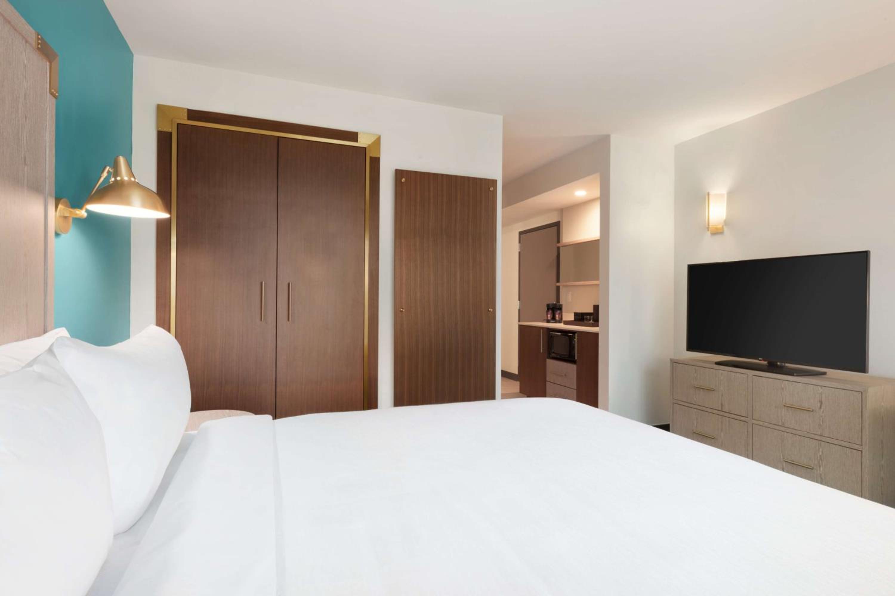Two-Room Premium King Suite with Pool View