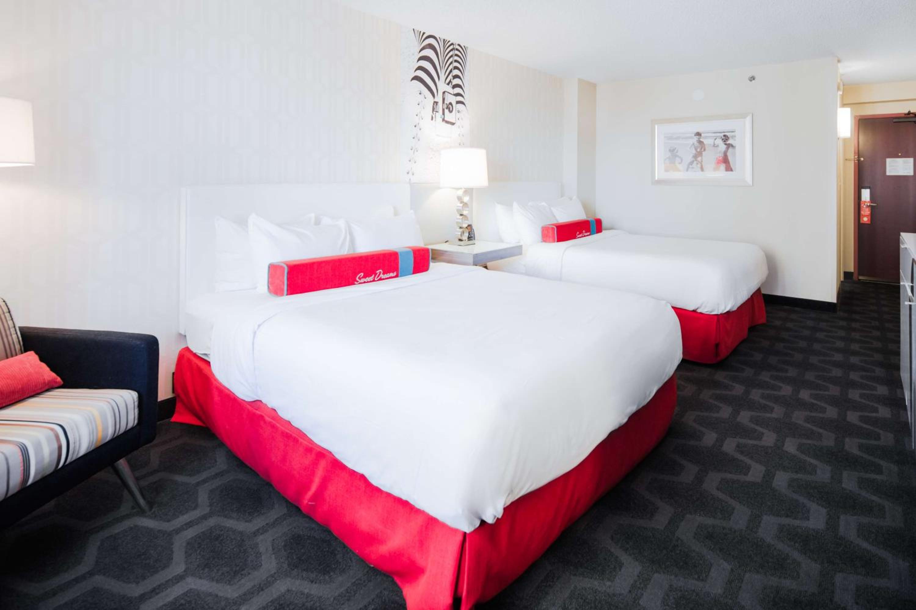 Queen Room with Two Queen Beds - Photo 3