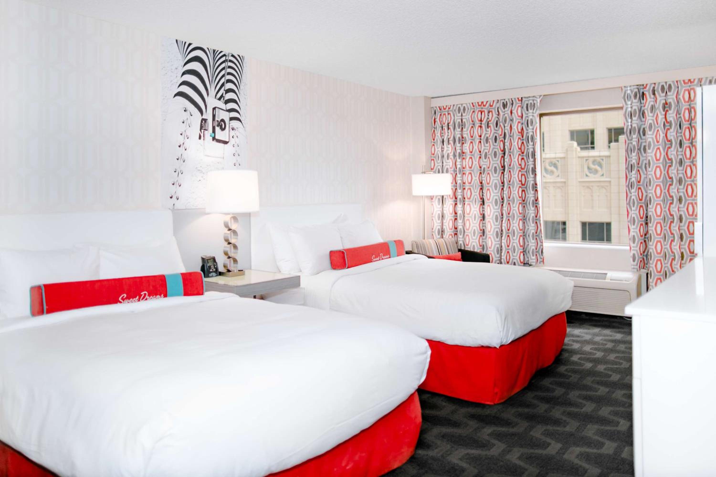 Queen Room with Two Queen Beds - Photo 2