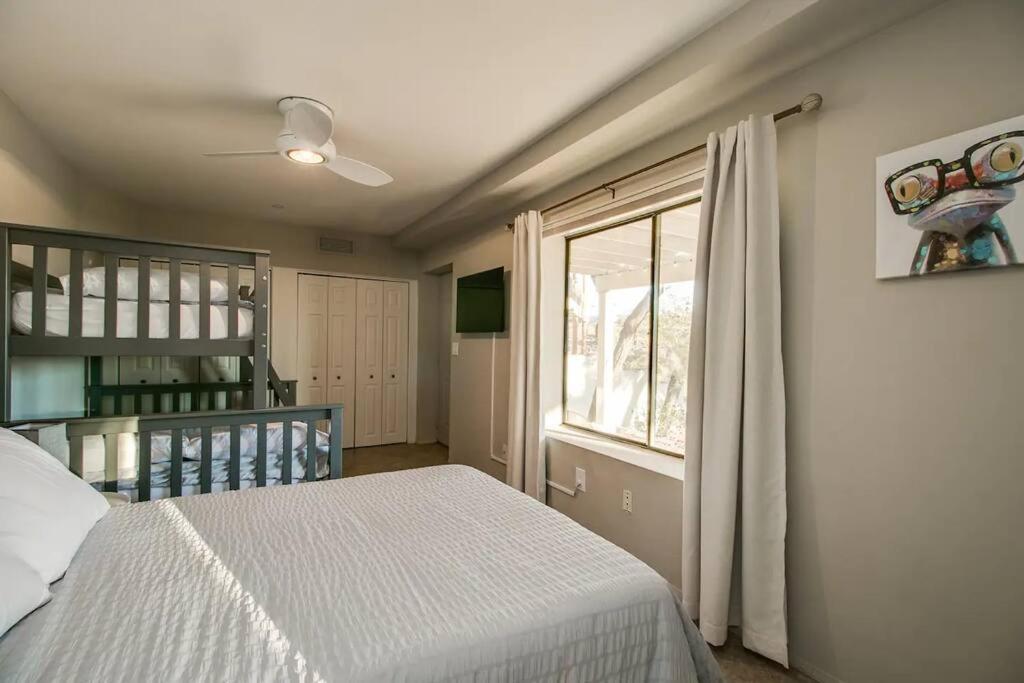 Five-Bedroom House photo 1