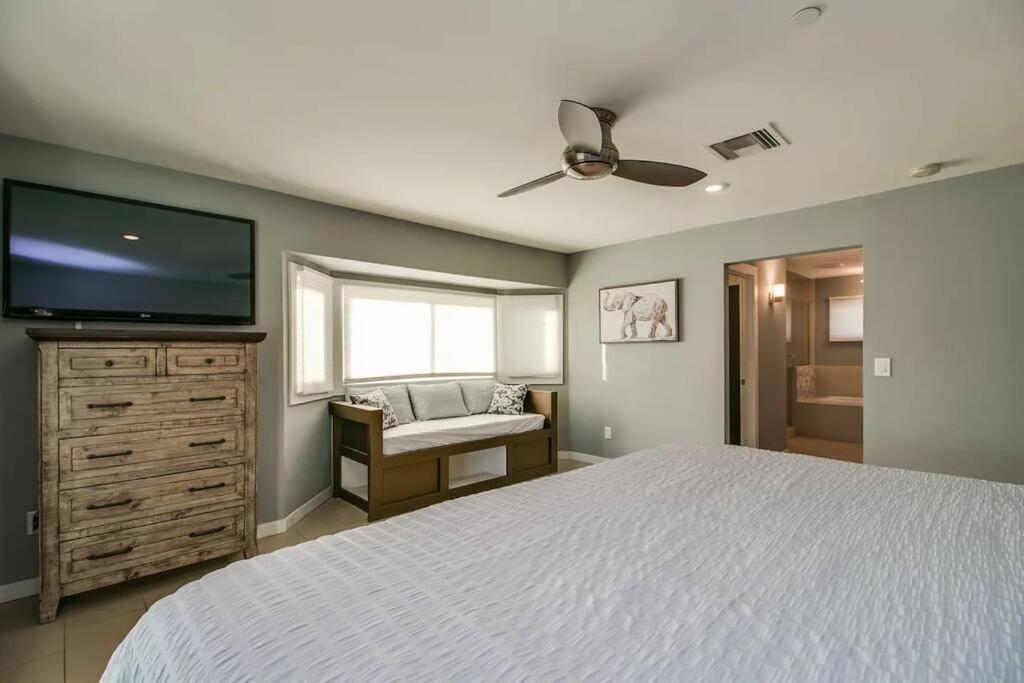 Five-Bedroom House photo 3