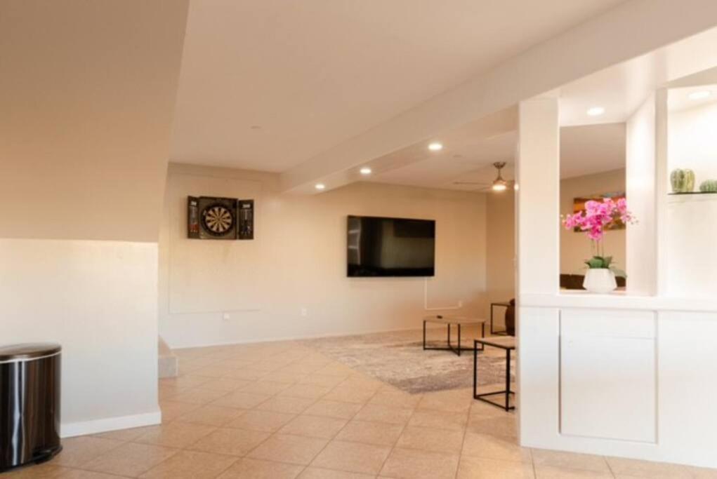 Five-Bedroom House photo 2