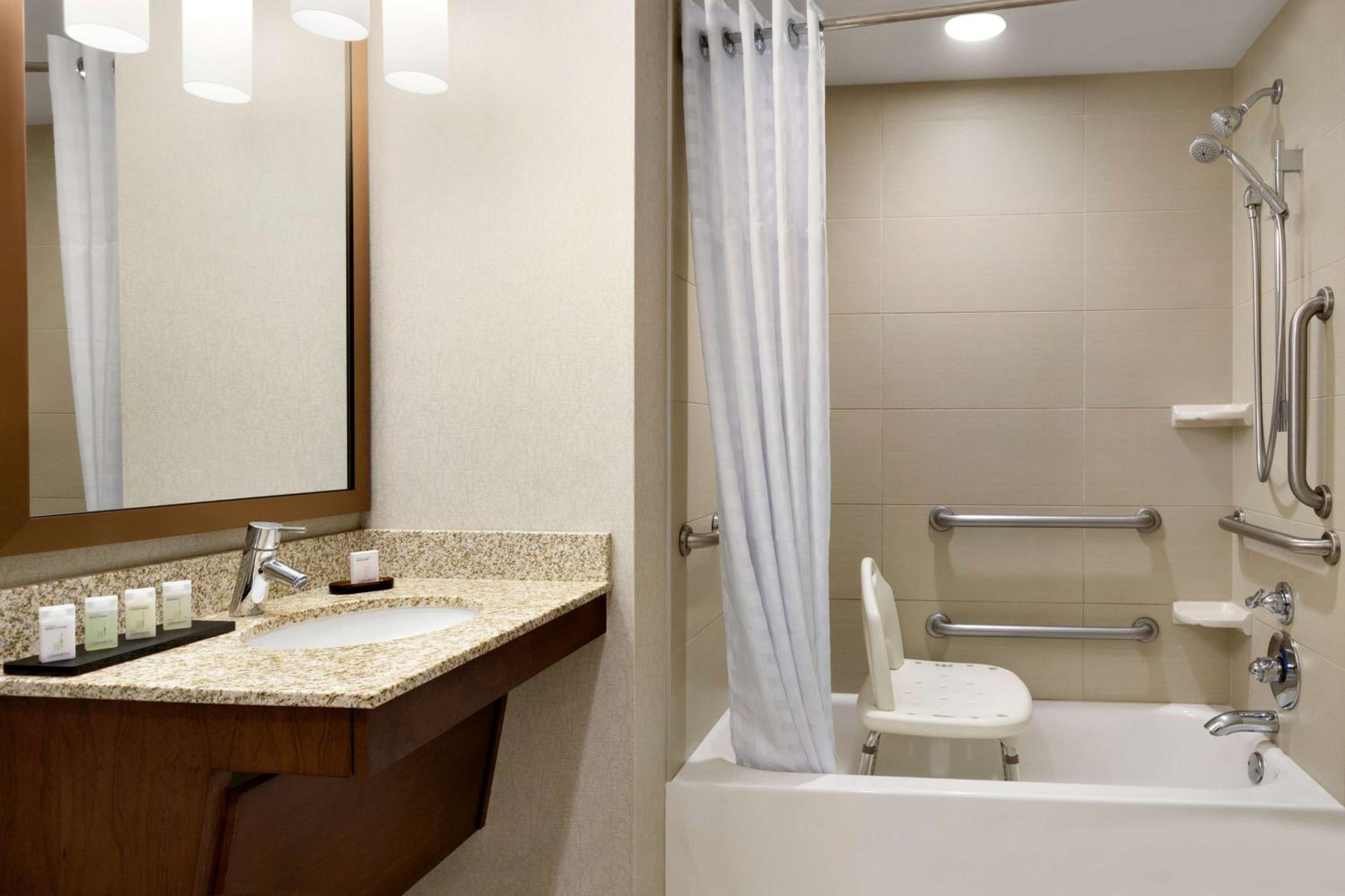 Suite with Two Queen Beds - Mobility and Hearing Access/Non-Smoking - Photo 4