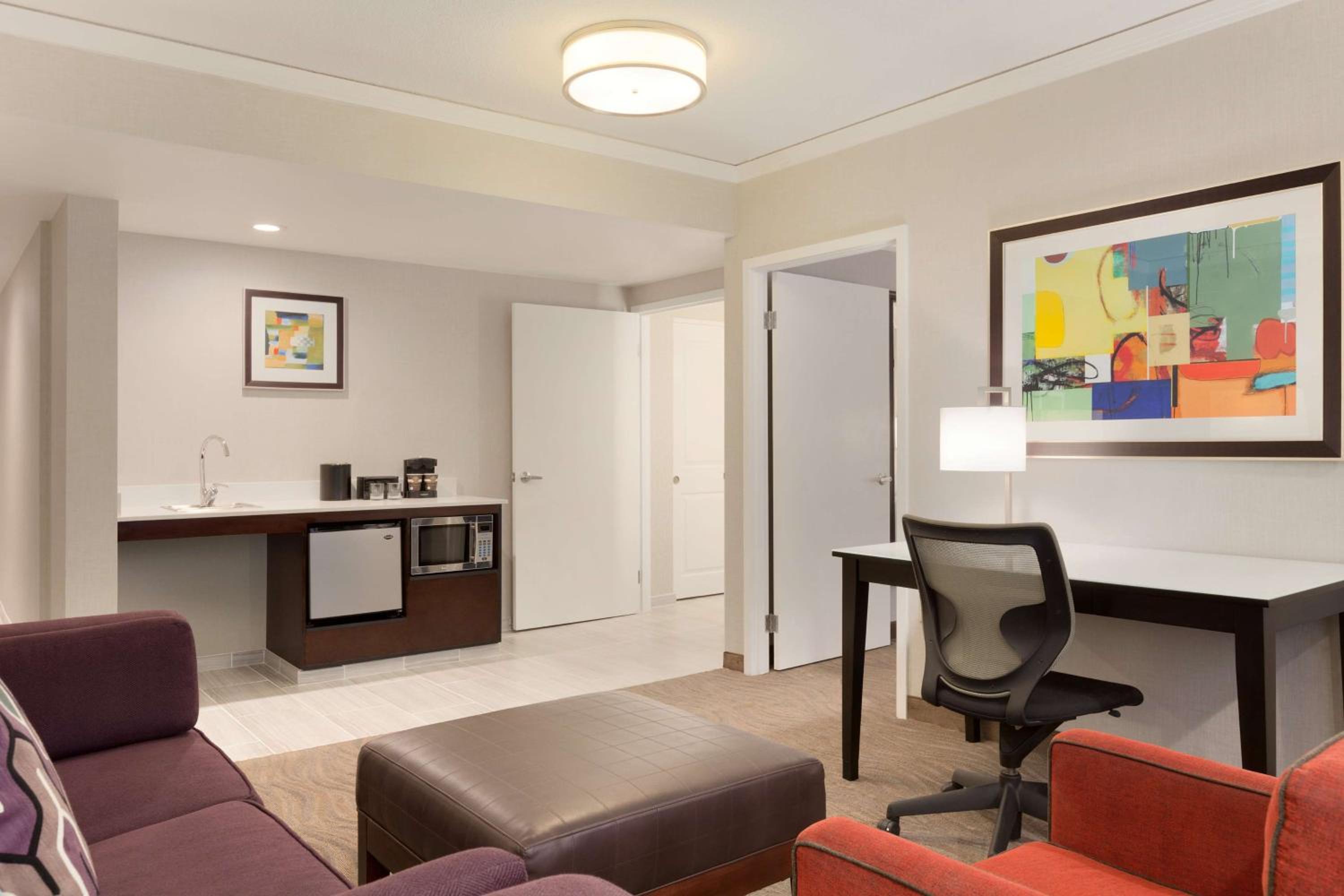 King Suite - Disability Access/Non-Smoking - Photo 2