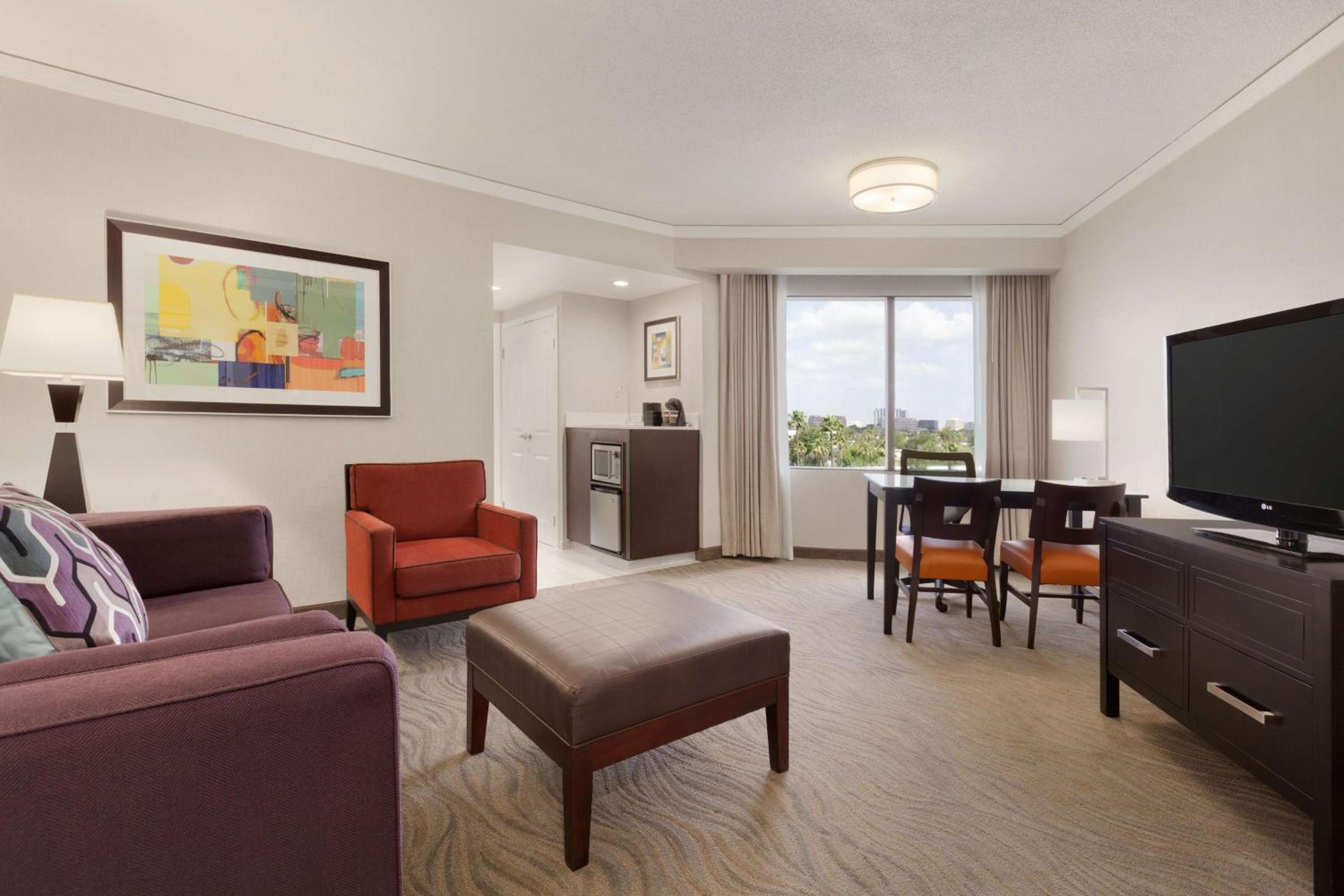 Corner King Suite - Non-Smoking - Photo 2
