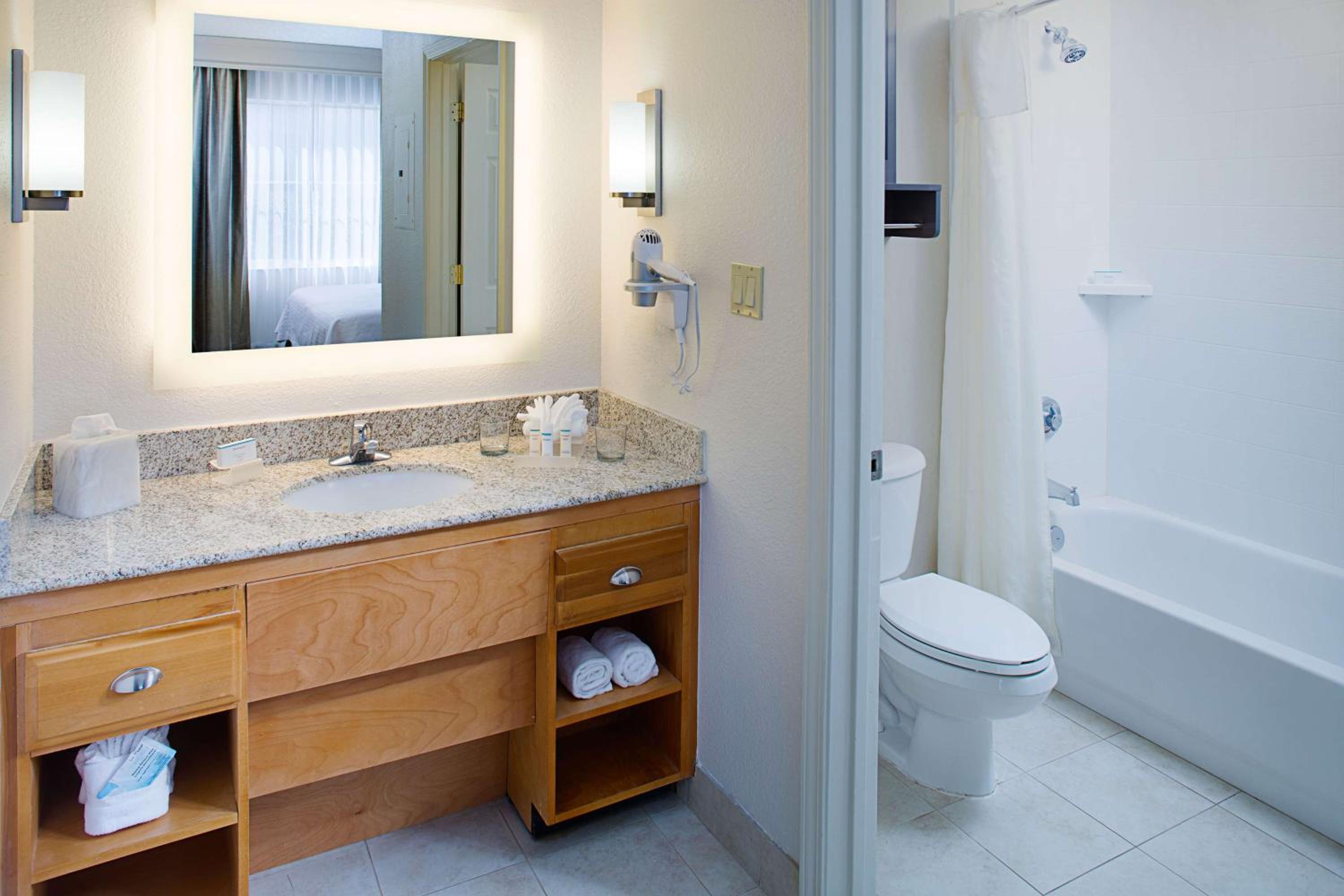 One-Bedroom King Suite - Non-Smoking - Photo 4