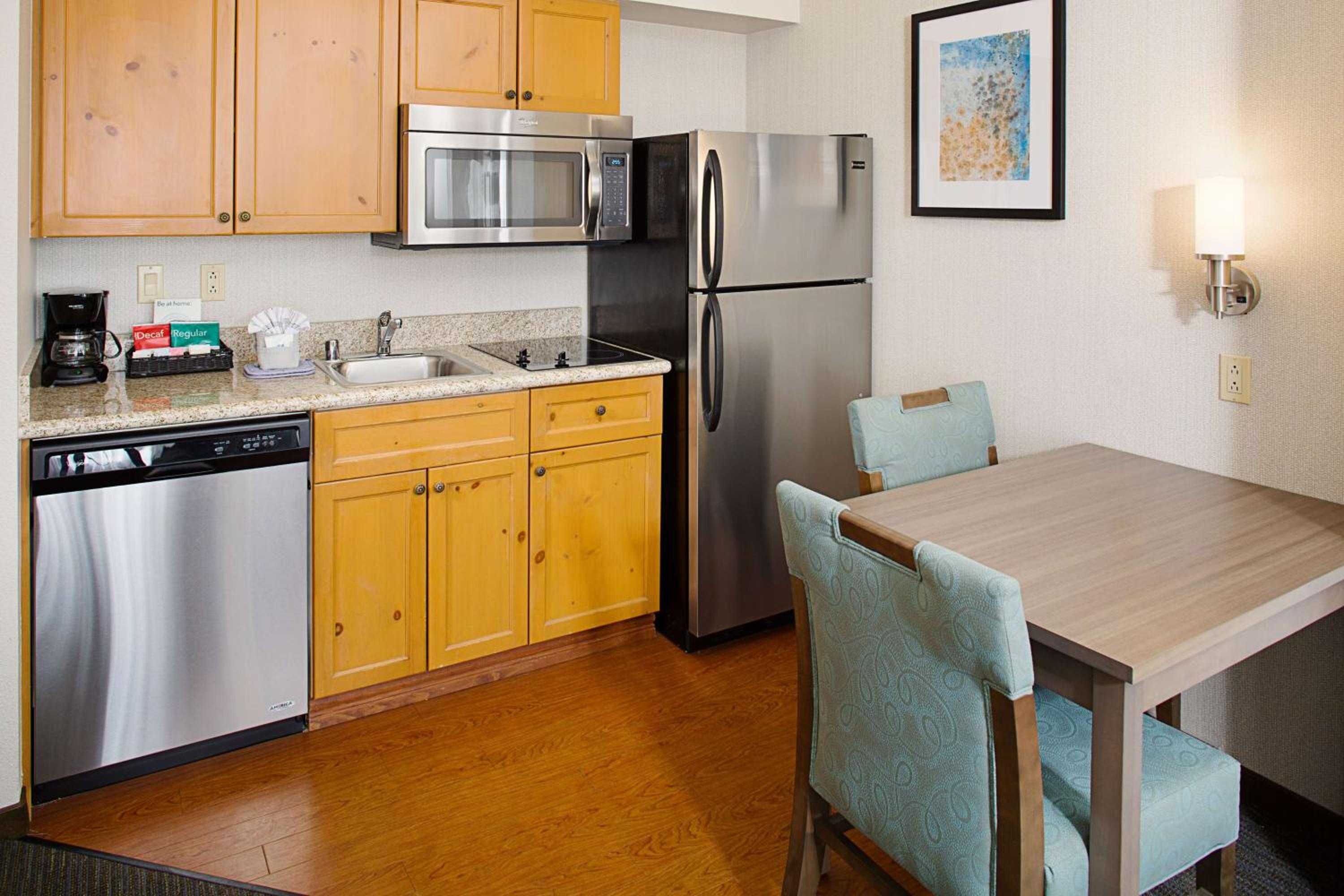 One-Bedroom King Suite - Non-Smoking - Photo 2