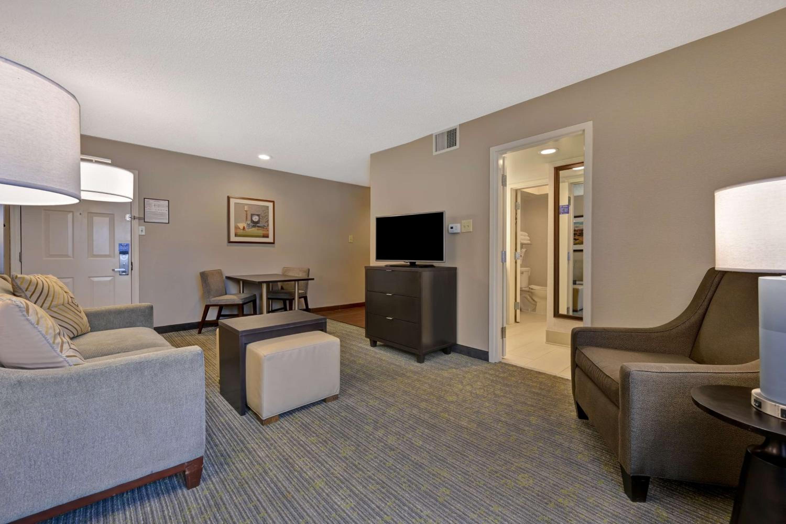 One-Bedroom Suite - Non-Smoking - Photo 9
