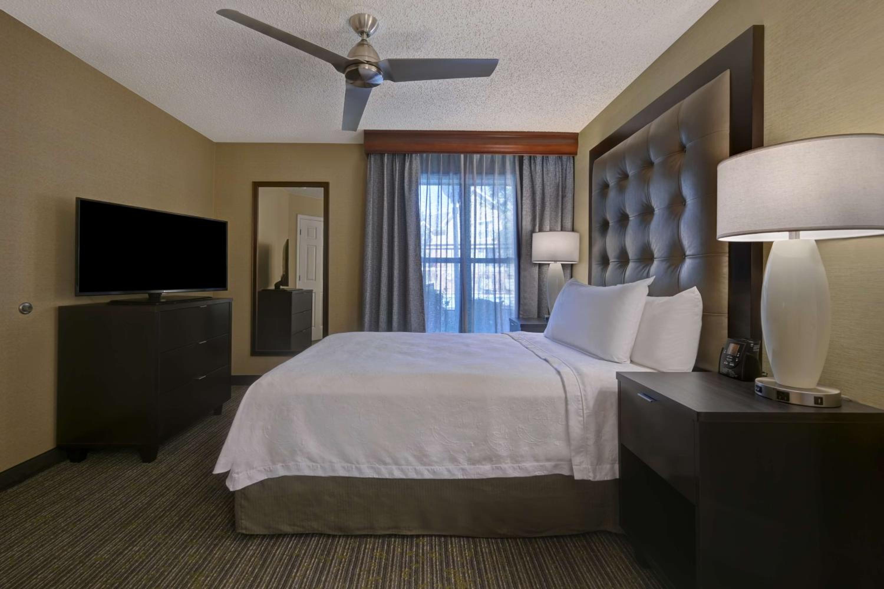 Double Suite with Bath Tub - Disability Access - Photo 1