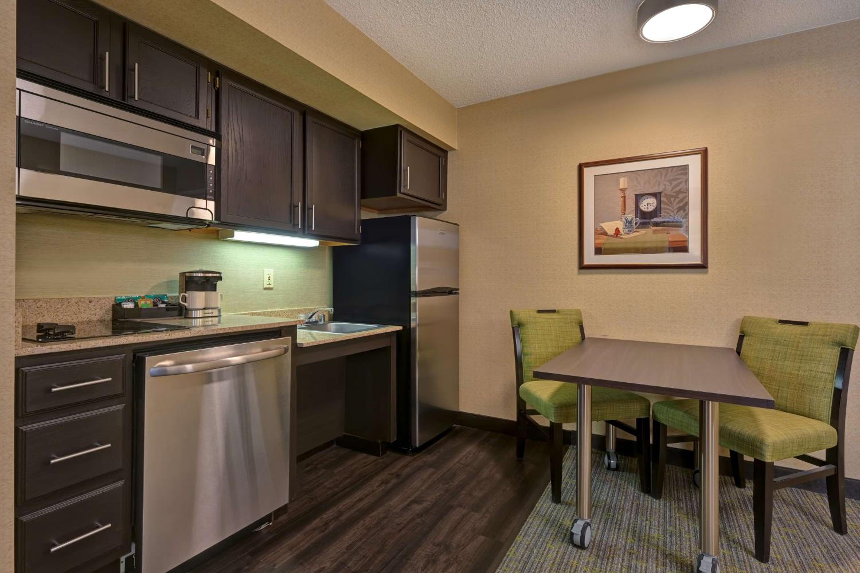 Double Suite with Bath Tub - Disability Access - Photo 4
