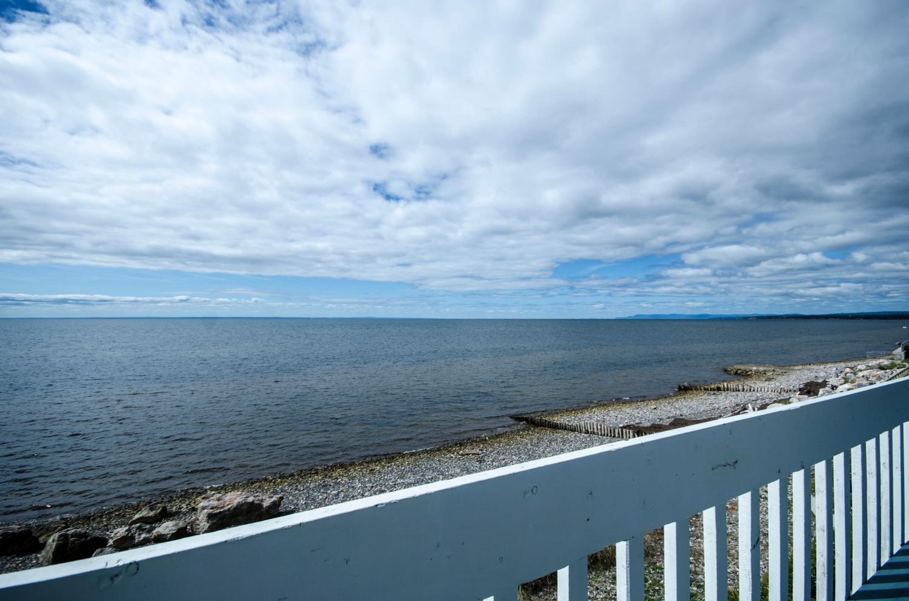 Standard Double Room With Two Double Beds And Sea View photo 2