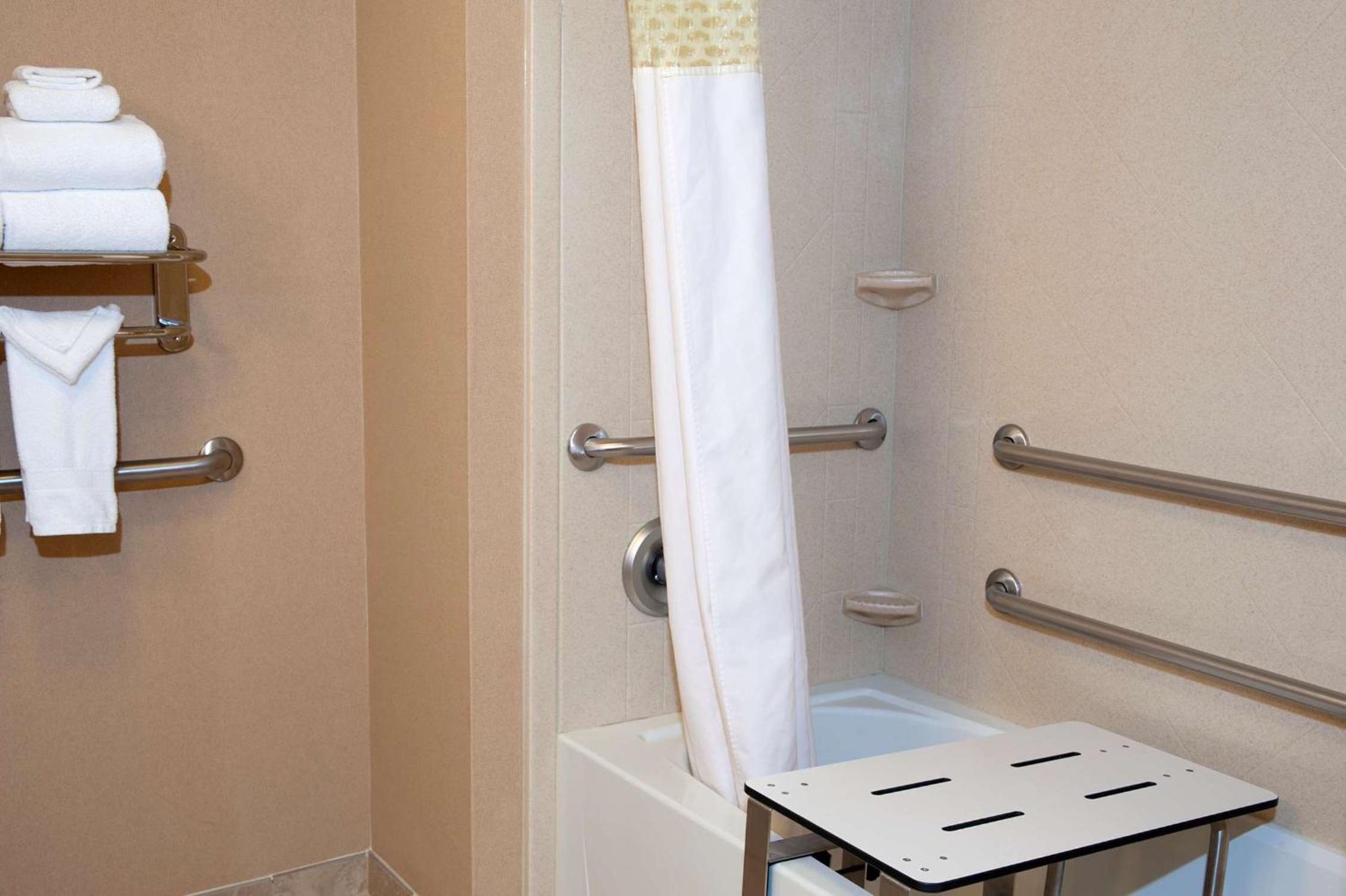 King Room - Hearing Access/Non-Smoking - Photo 2