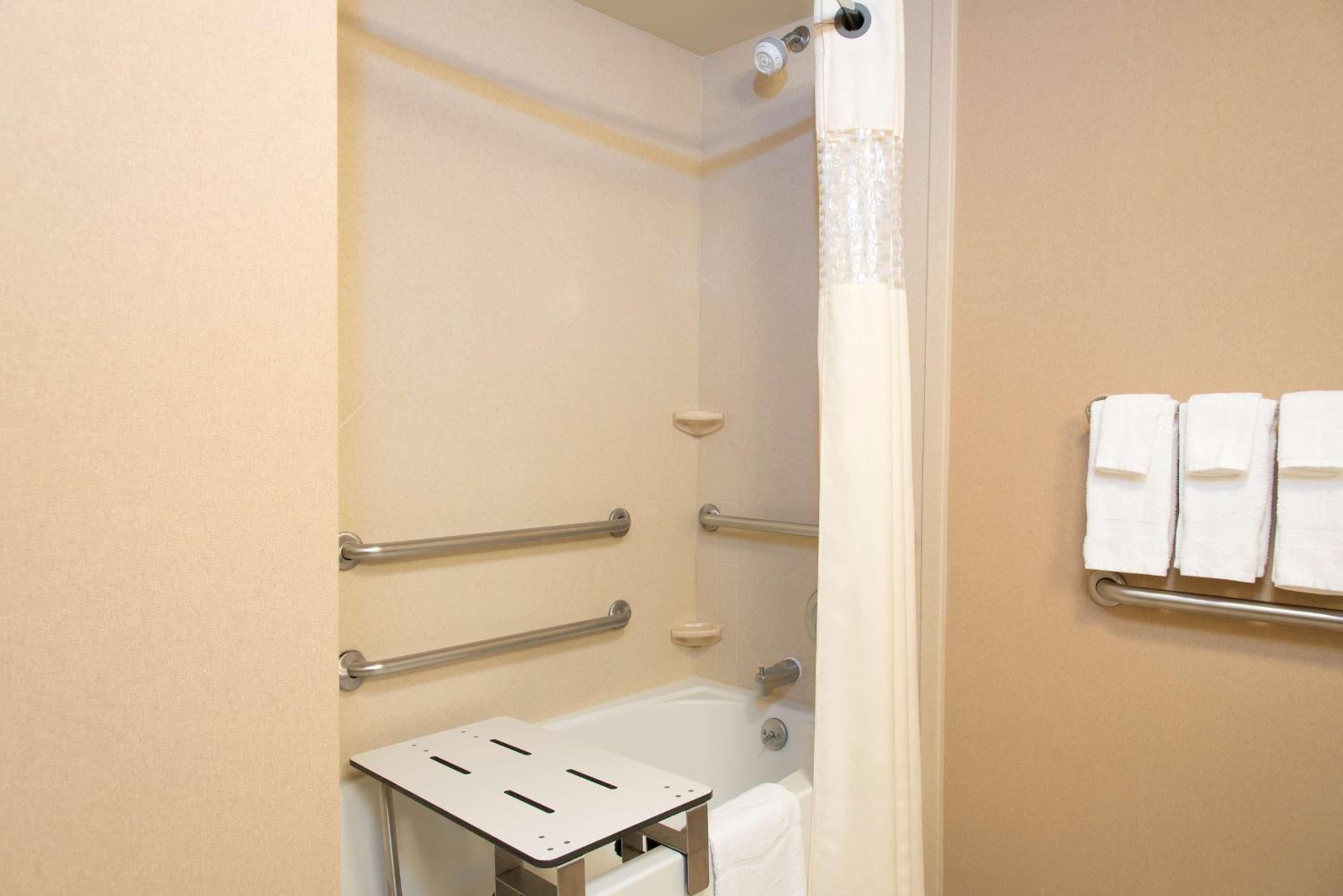 King Room - Hearing Access/Non-Smoking - Photo 5