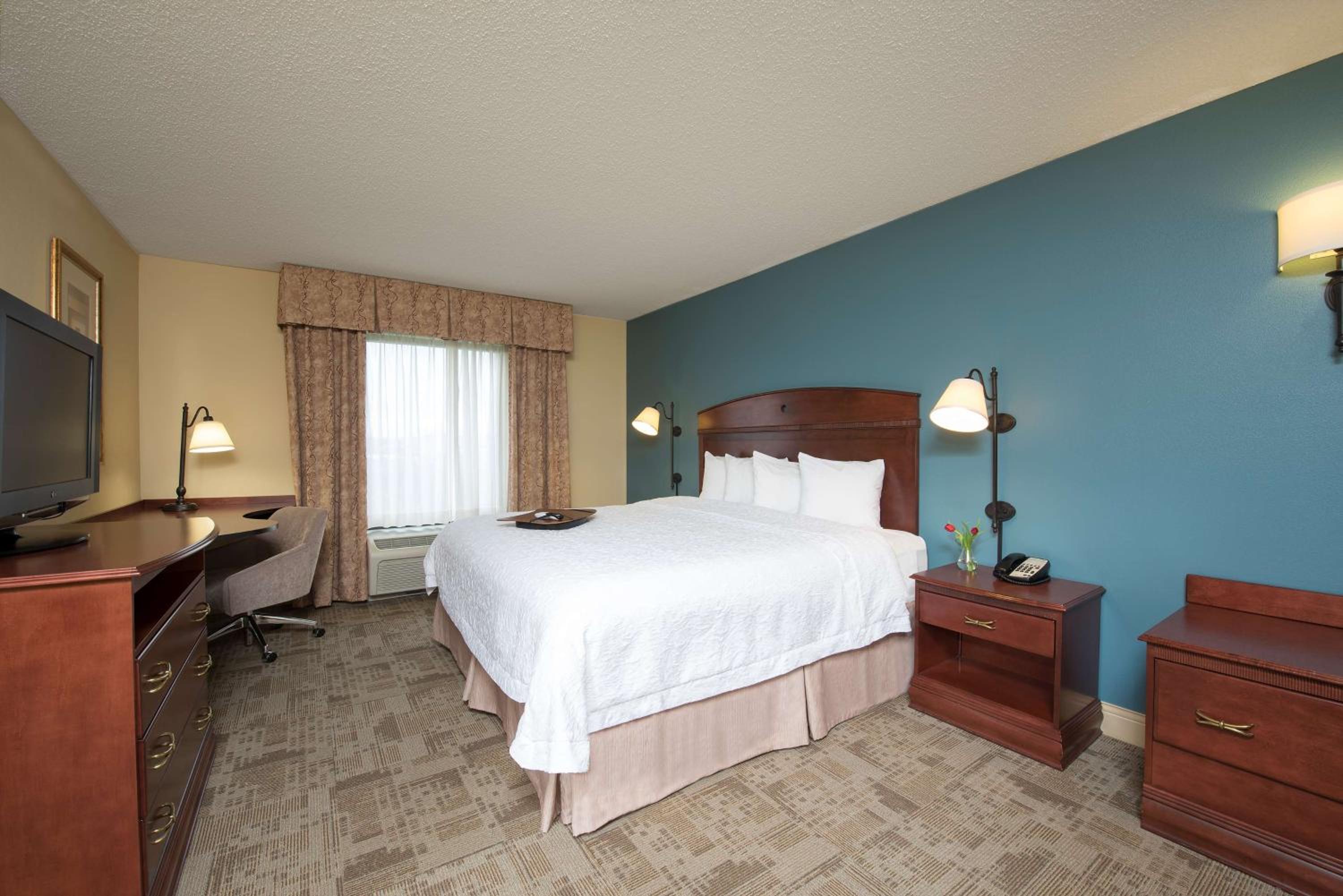 King Room - Non-Smoking - Photo 1