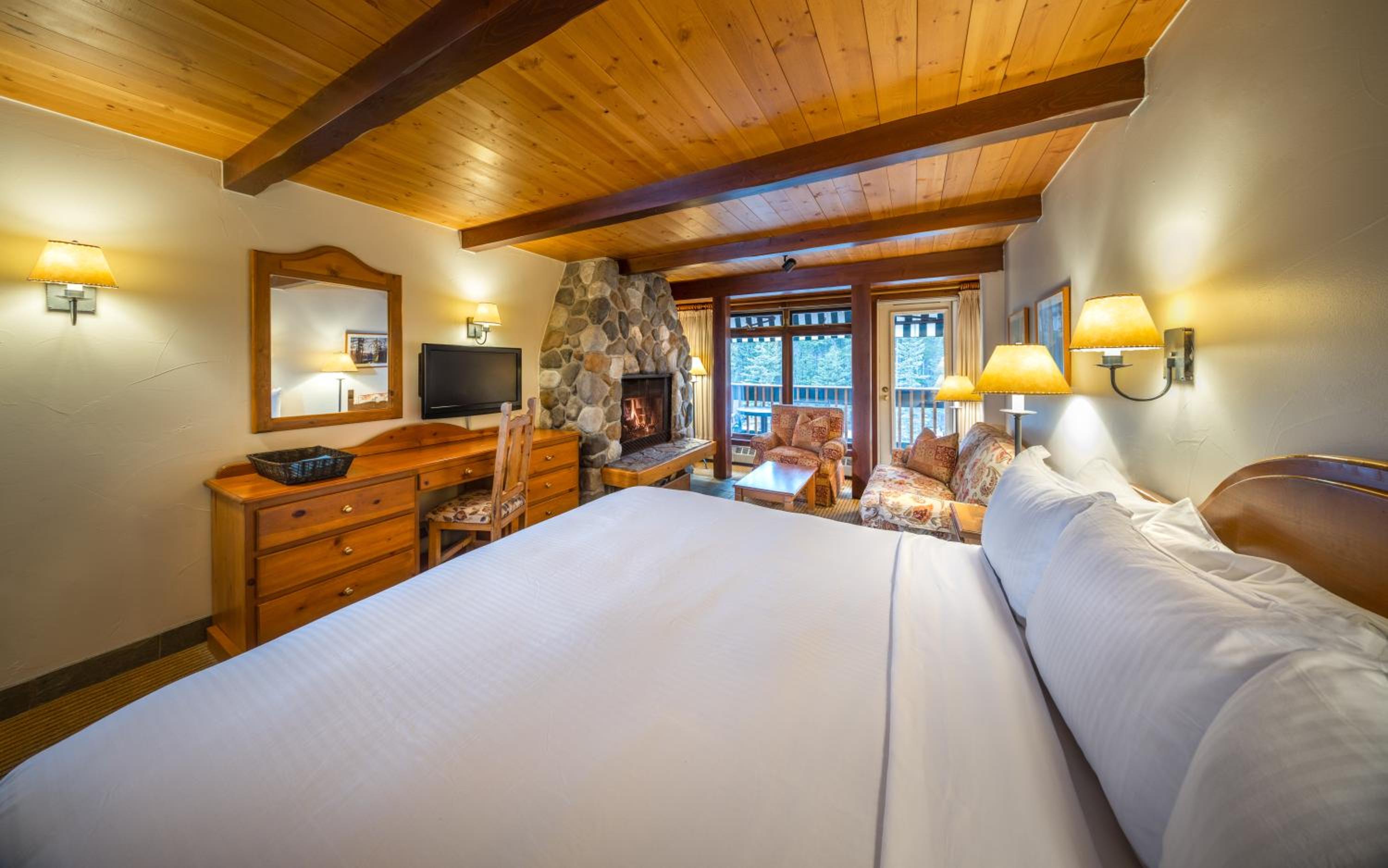 Deluxe King Room photo 1