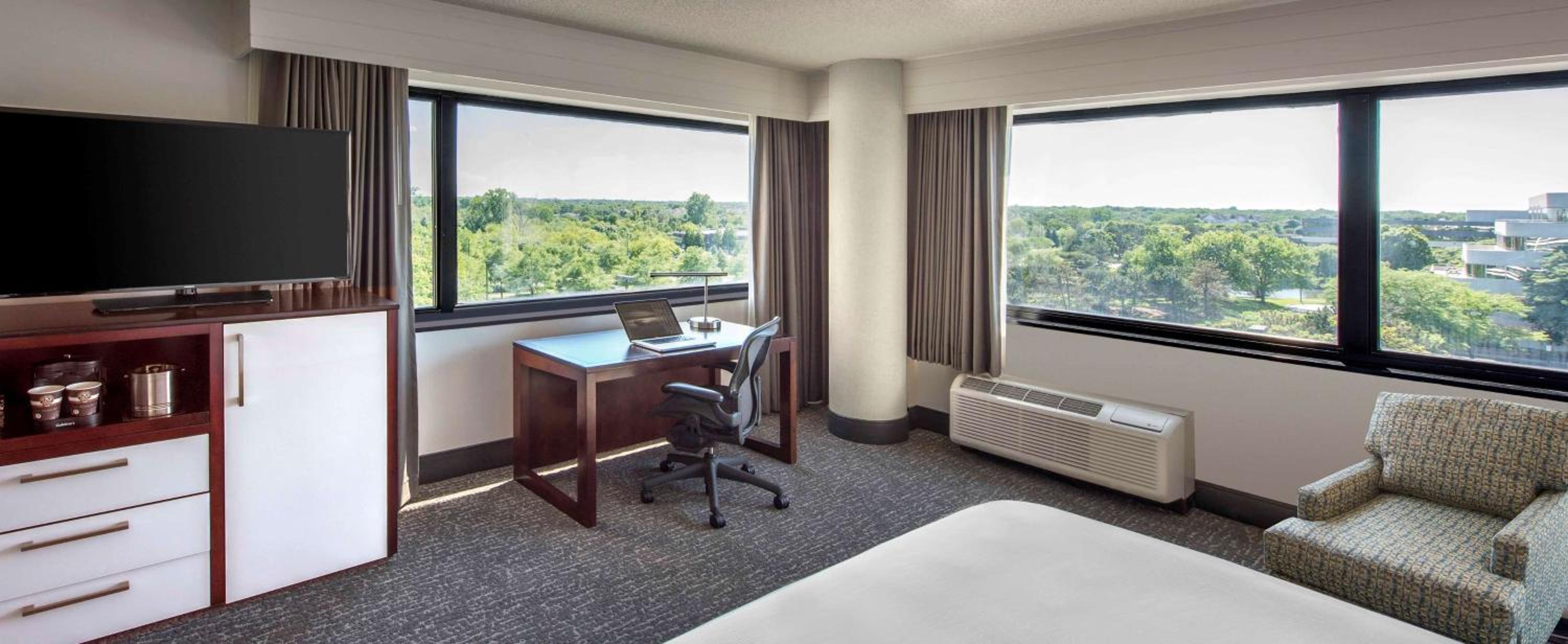 Corner King Room - Photo 4