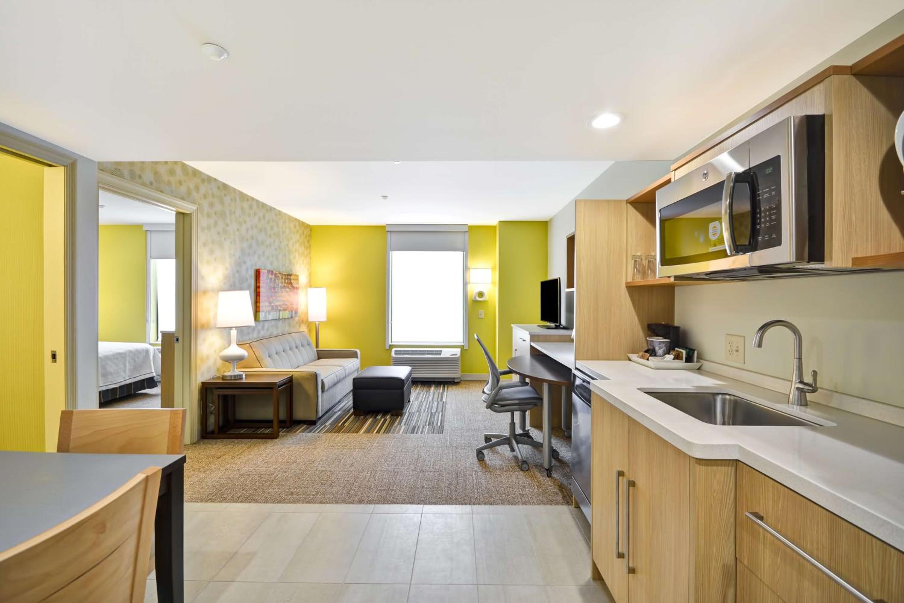 One-Bedroom King Suite - Non-Smoking photo 2