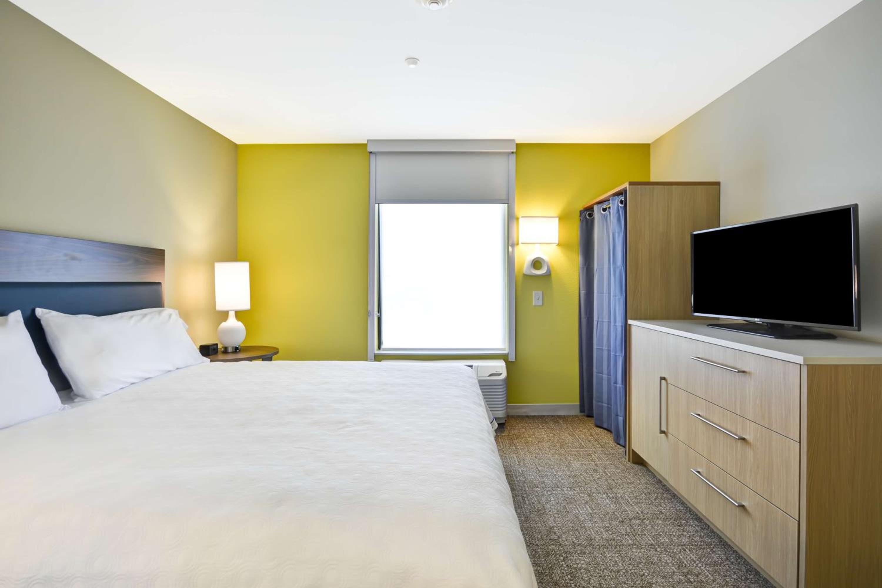 One-Bedroom King Suite - Non-Smoking photo 3