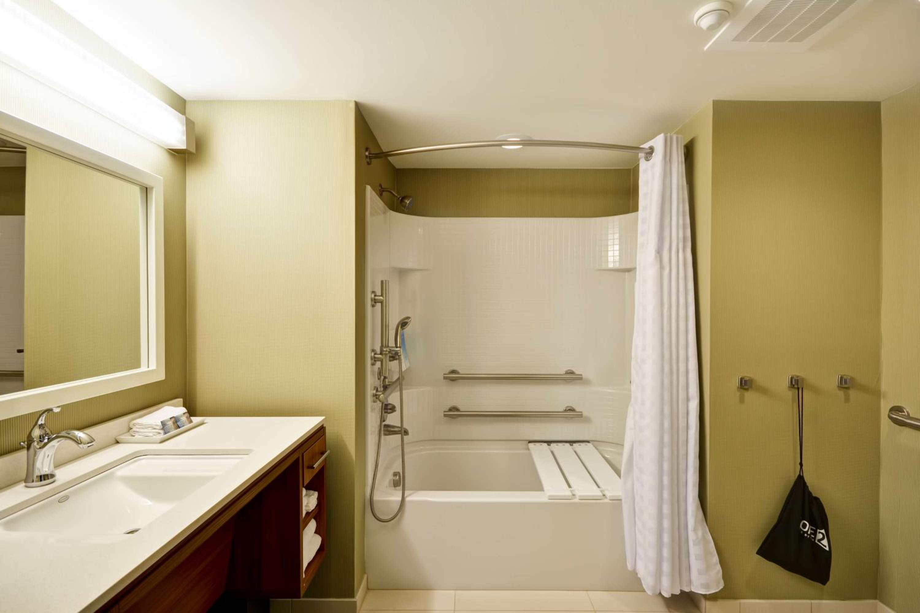 Queen Studio with Two Queen Beds - Mobility Access/Non-Smoking