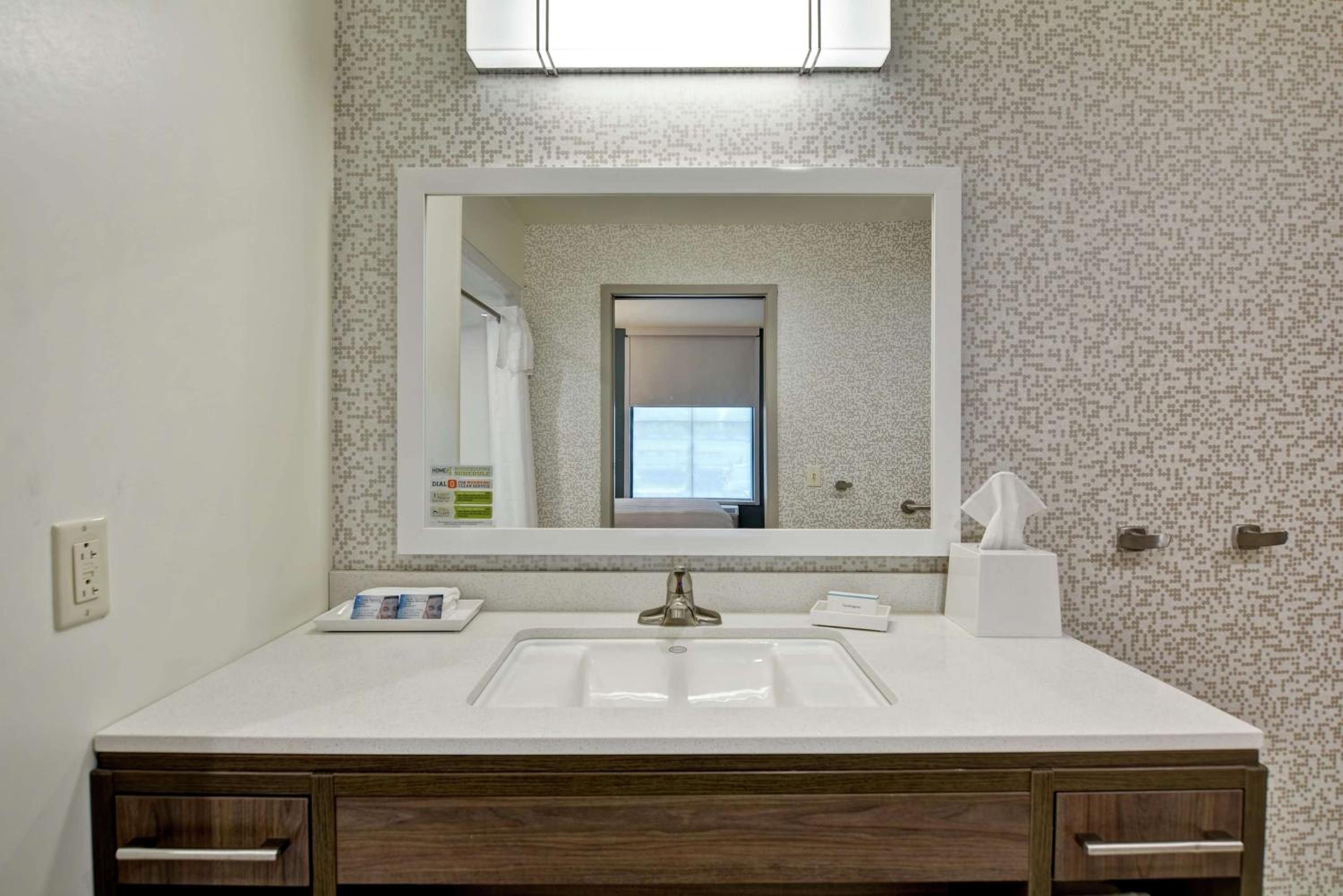 King Studio Suite - Non-Smoking - Photo 4