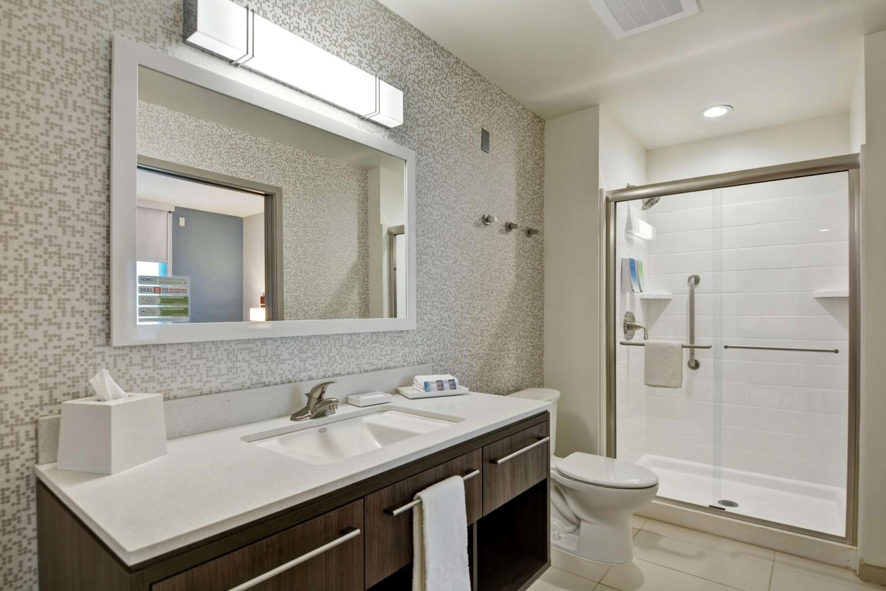 One-Bedroom King Suite - Non-Smoking - Photo 3