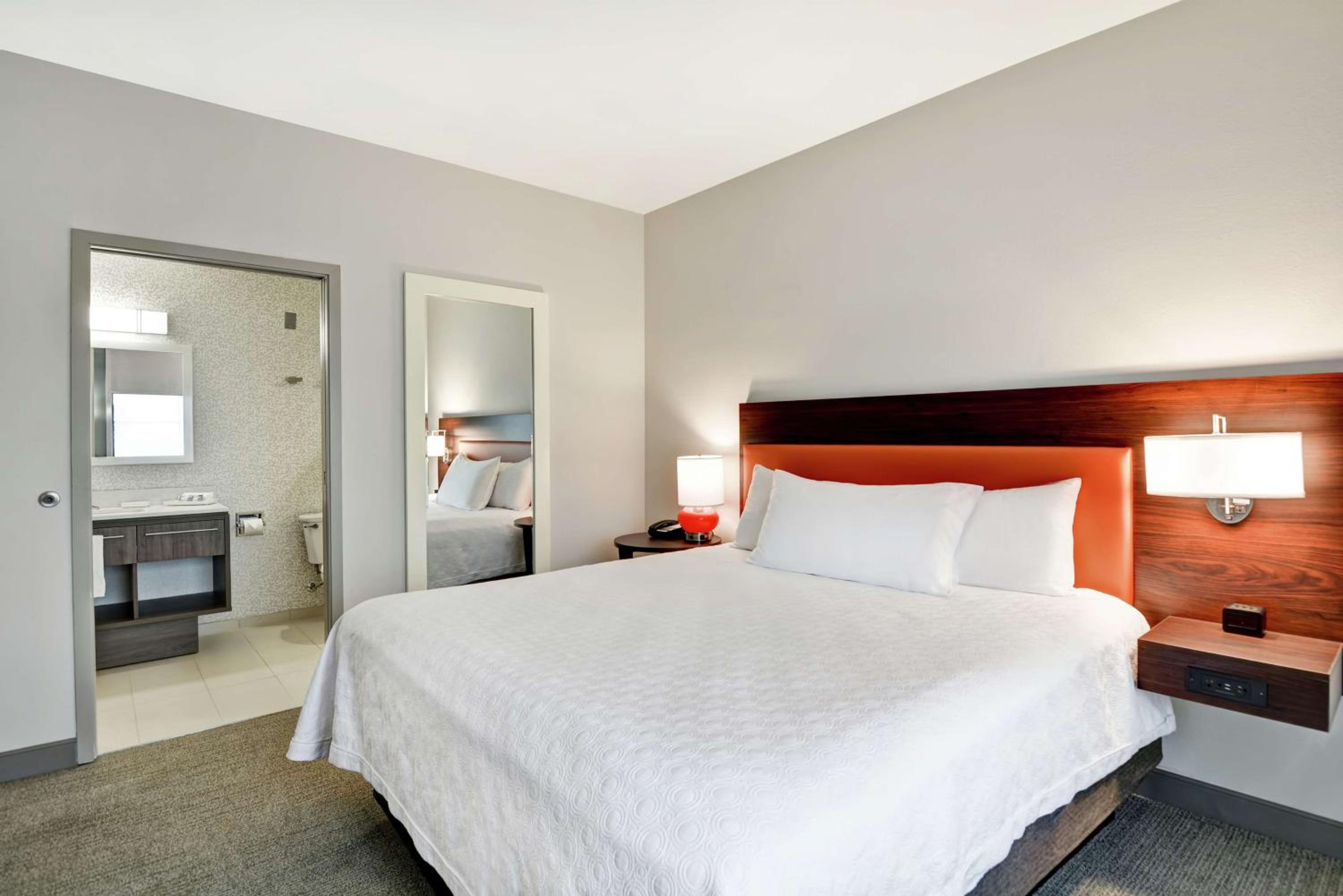One-Bedroom King Suite - Non-Smoking - Photo 1