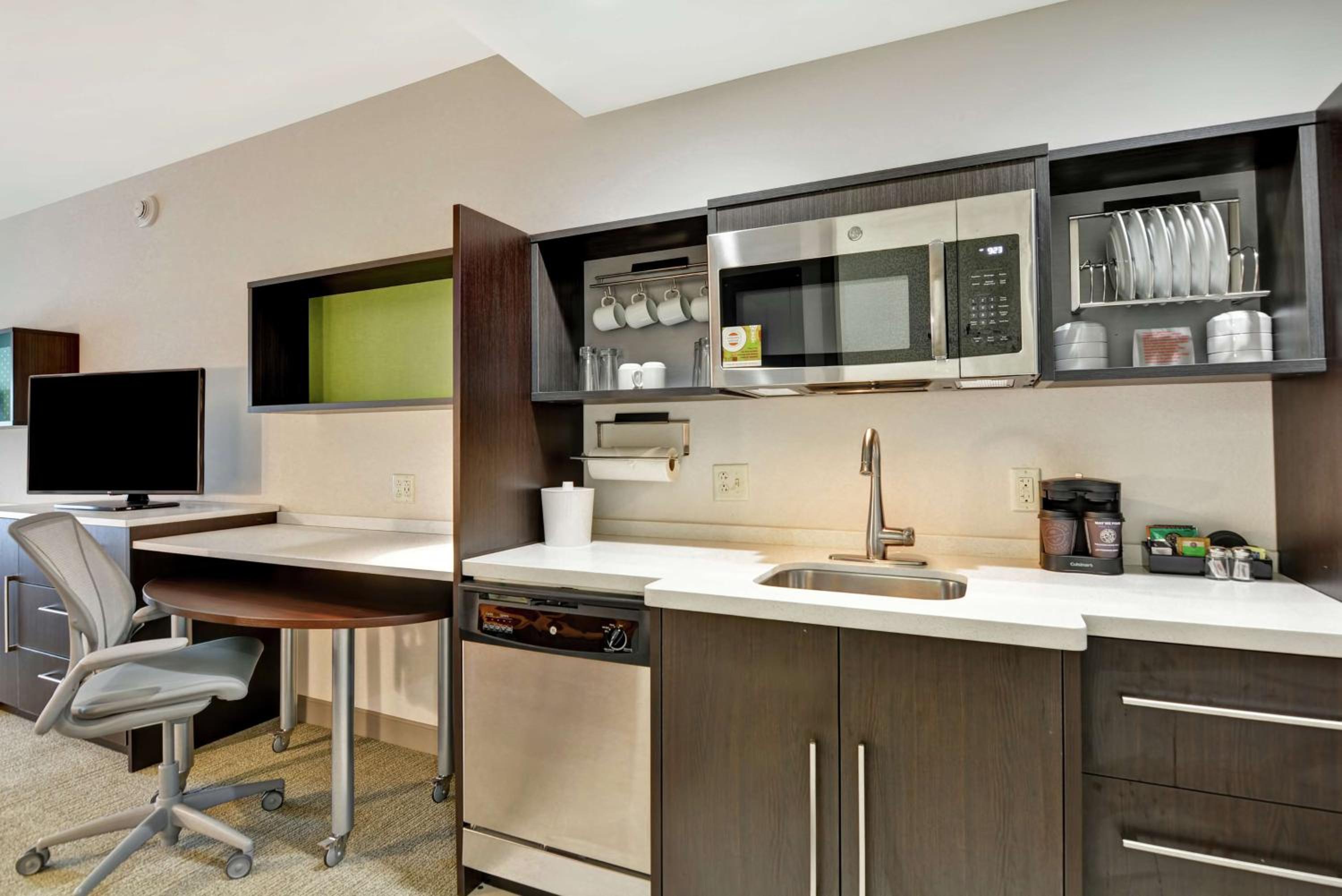 One-Bedroom King Suite - Non-Smoking - Photo 5