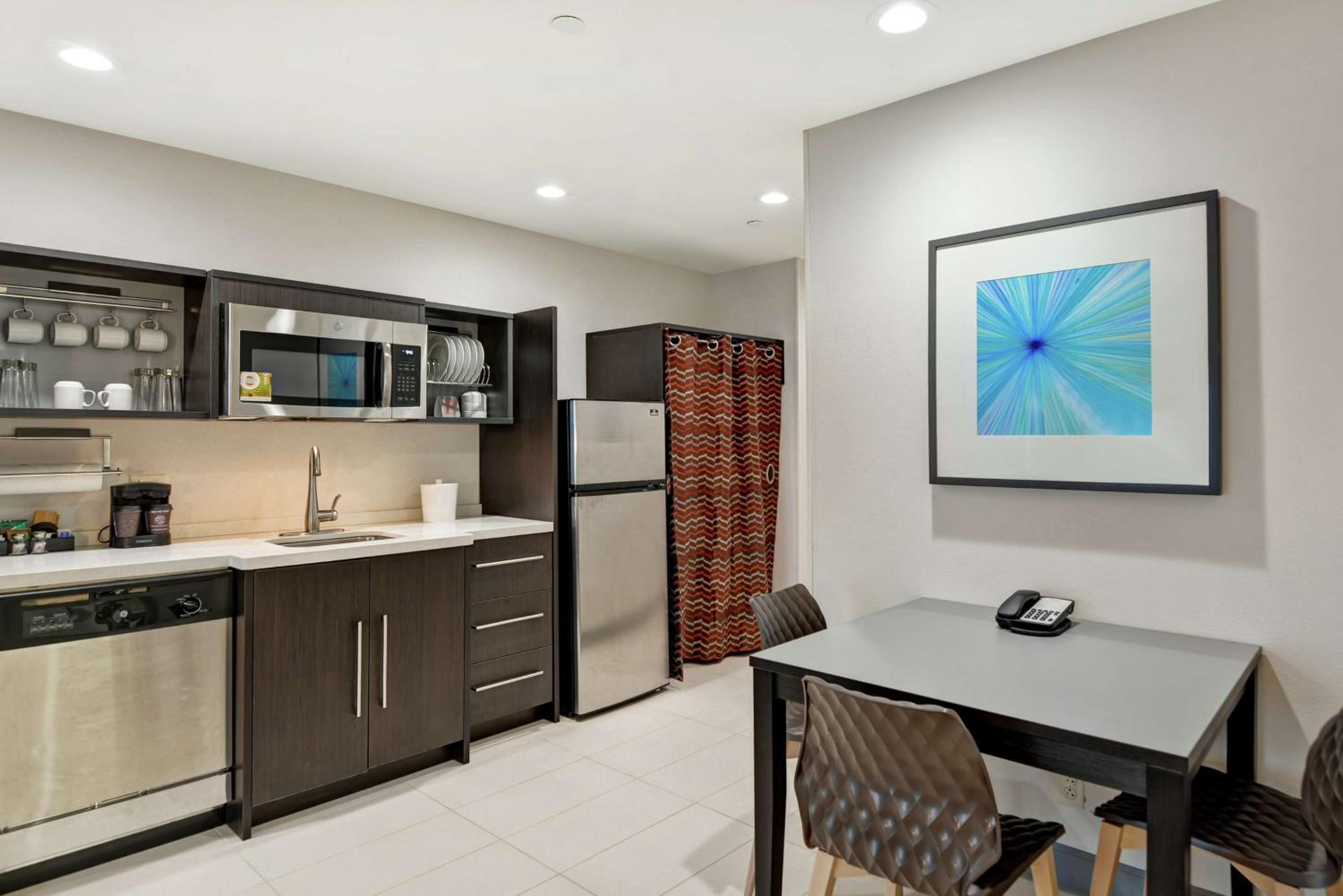 One-Bedroom King Suite - Non-Smoking - Photo 6