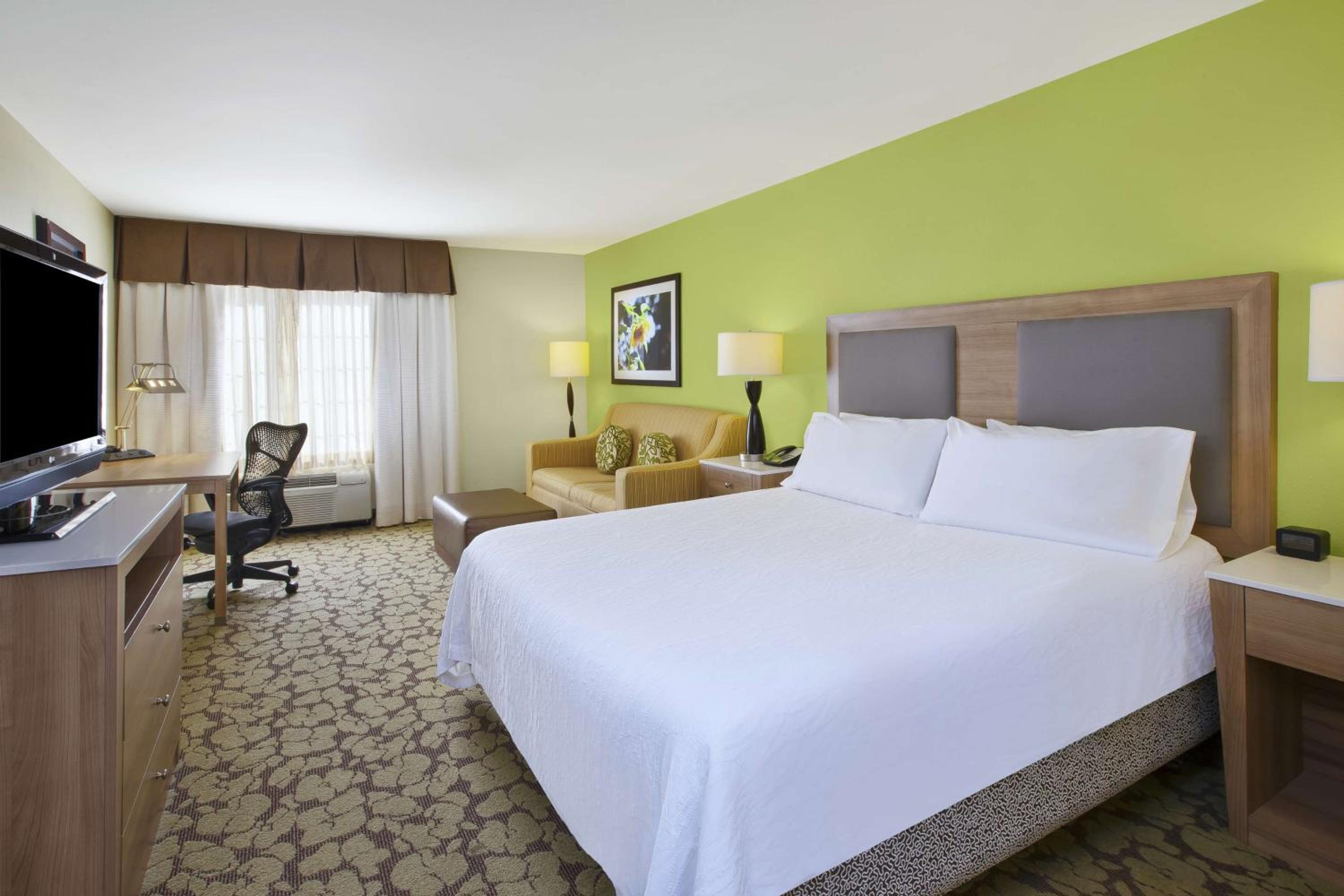 King Room with Bath Tub - Mobility/Hearing Accessible - Non-Smoking - Photo 1