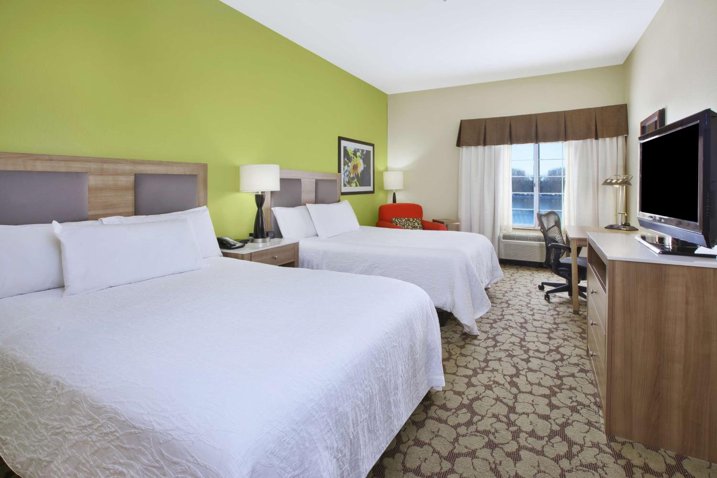 Deluxe Queen Room with Two Queen Beds - Lake View - Photo 1