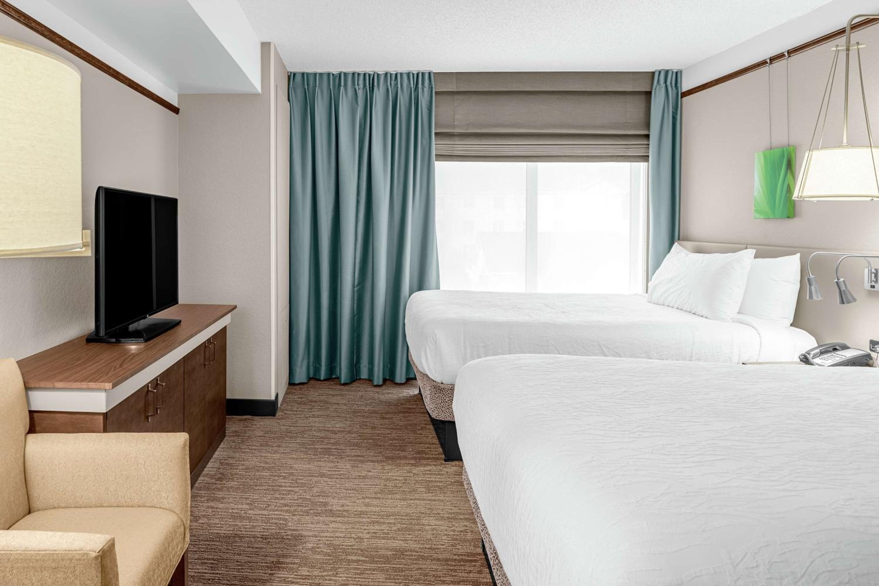 Junior Suite with Two Queen Beds - Photo 2